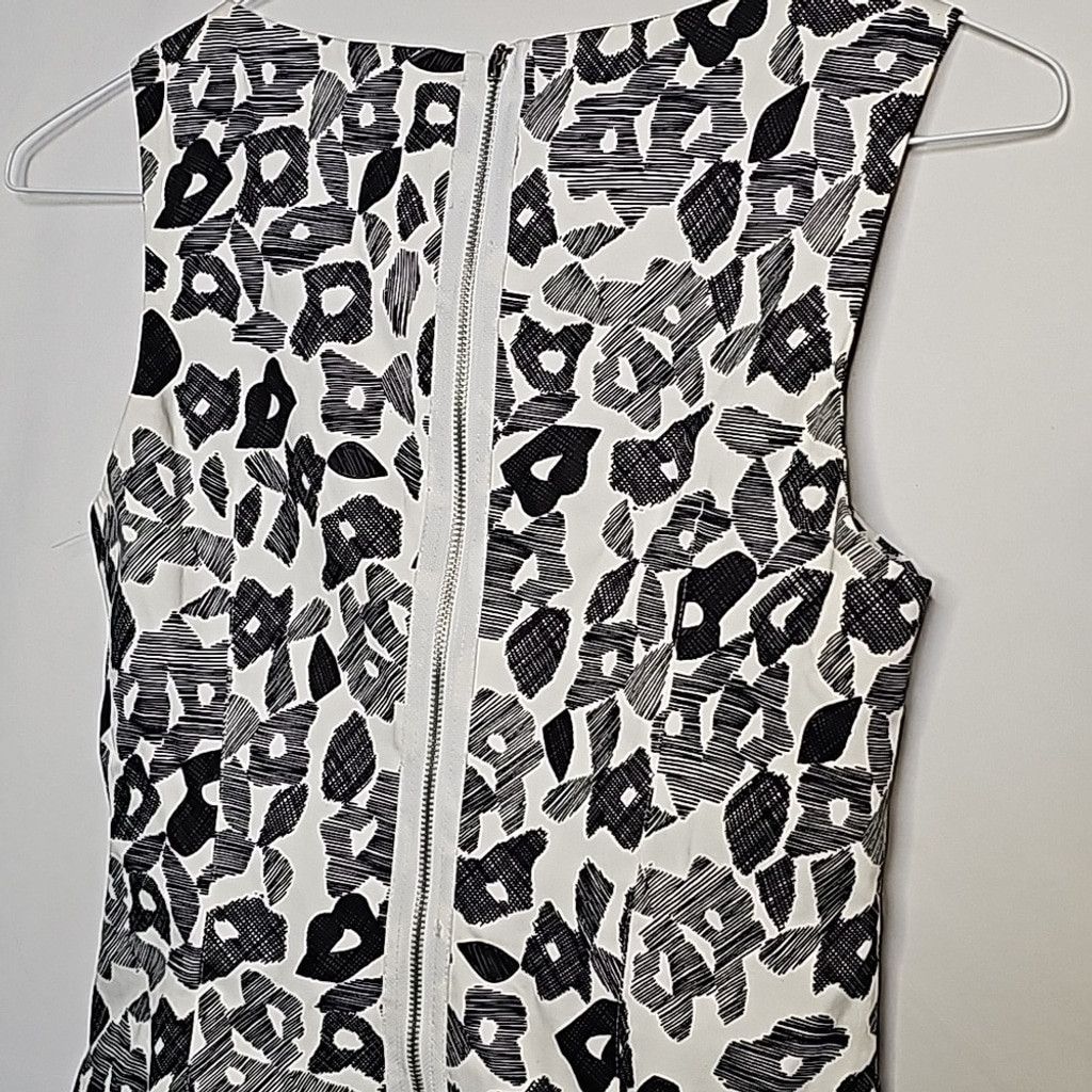 The Unbranded Brand Camille La Vie abstract black white midi zip up back dress 4 Size S / US 4 / IT 40 - 6 Thumbnail
