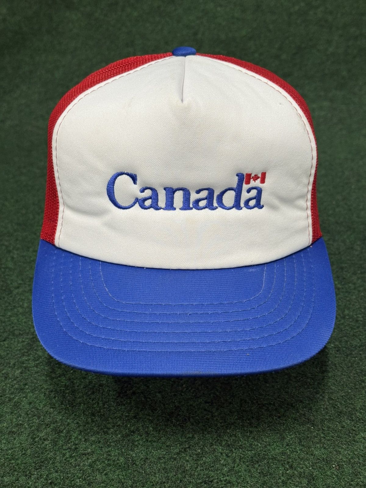 Vintage Vintage Canada Trucker Hat Size ONE SIZE - 1 Thumbnail