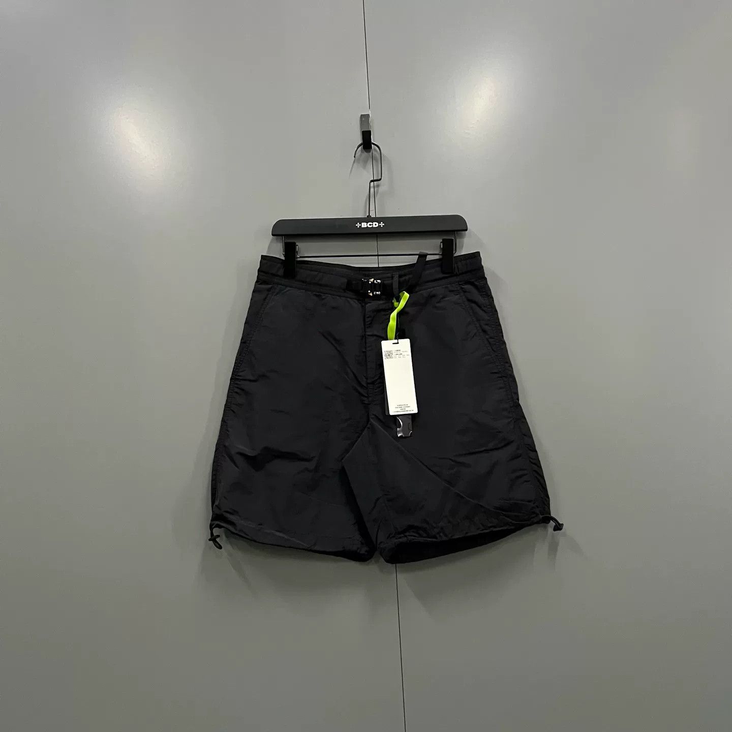 Dior black lock buckle shorts by dior Size US 36 / EU 52 - 1 Thumbnail
