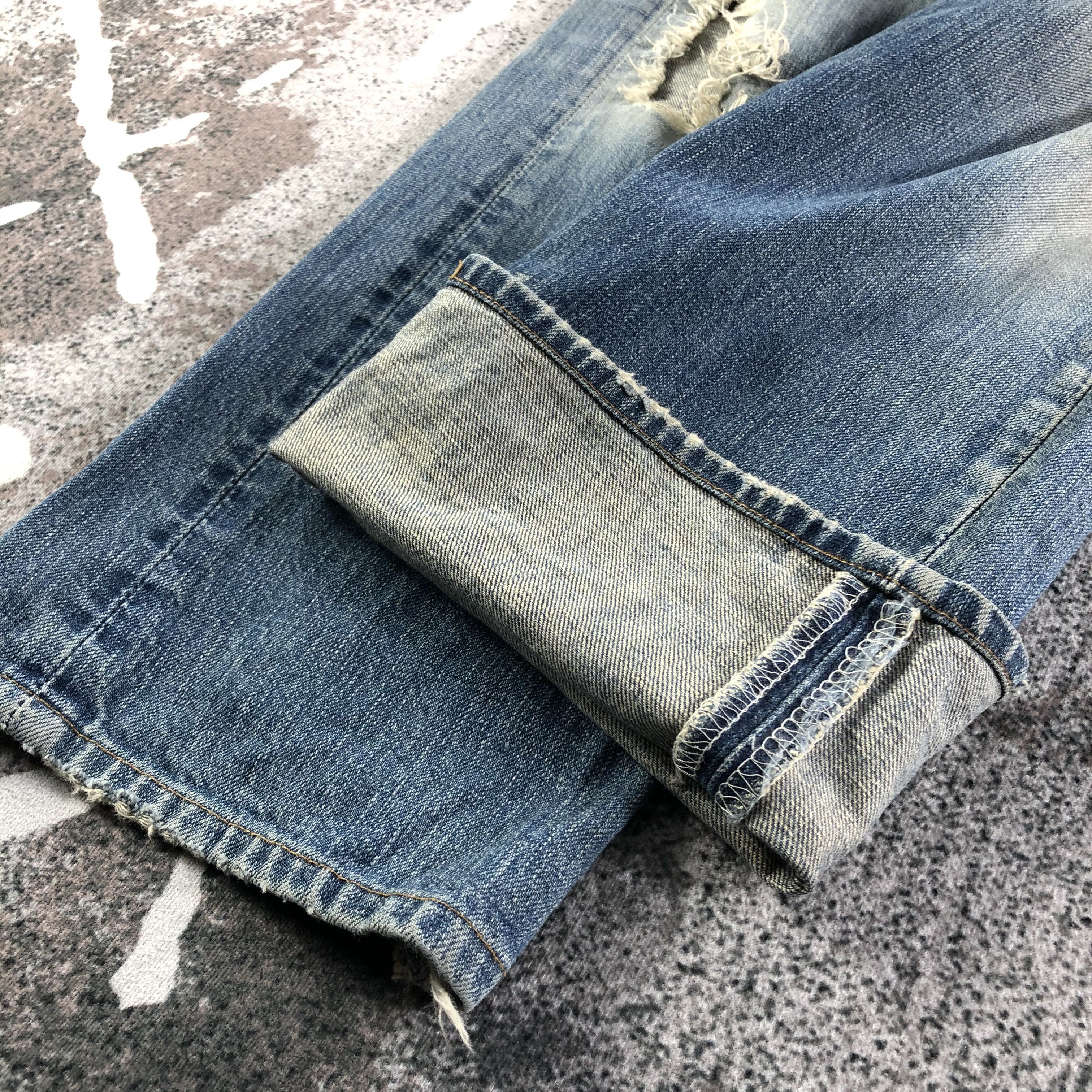 Levi's 90s Vintage Levis 501 Jeans Distressed Denim KJ2281 Size US 28 / EU 44 - 7 Thumbnail