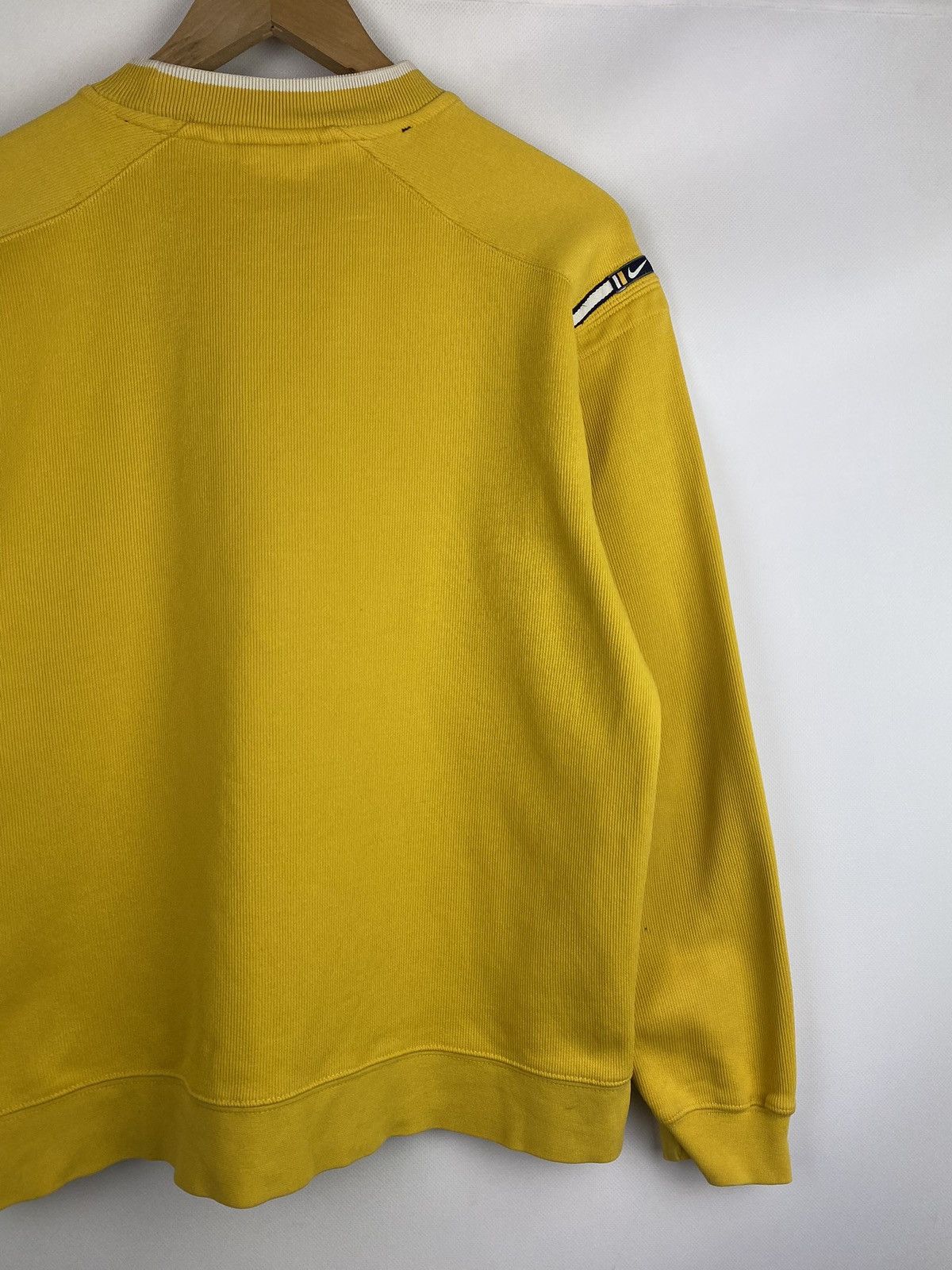 Nike VTG 90s Nike Big Logo Embroidered Sweatshirt Pullover Size US S / EU 44-46 / 1 - 18 Thumbnail