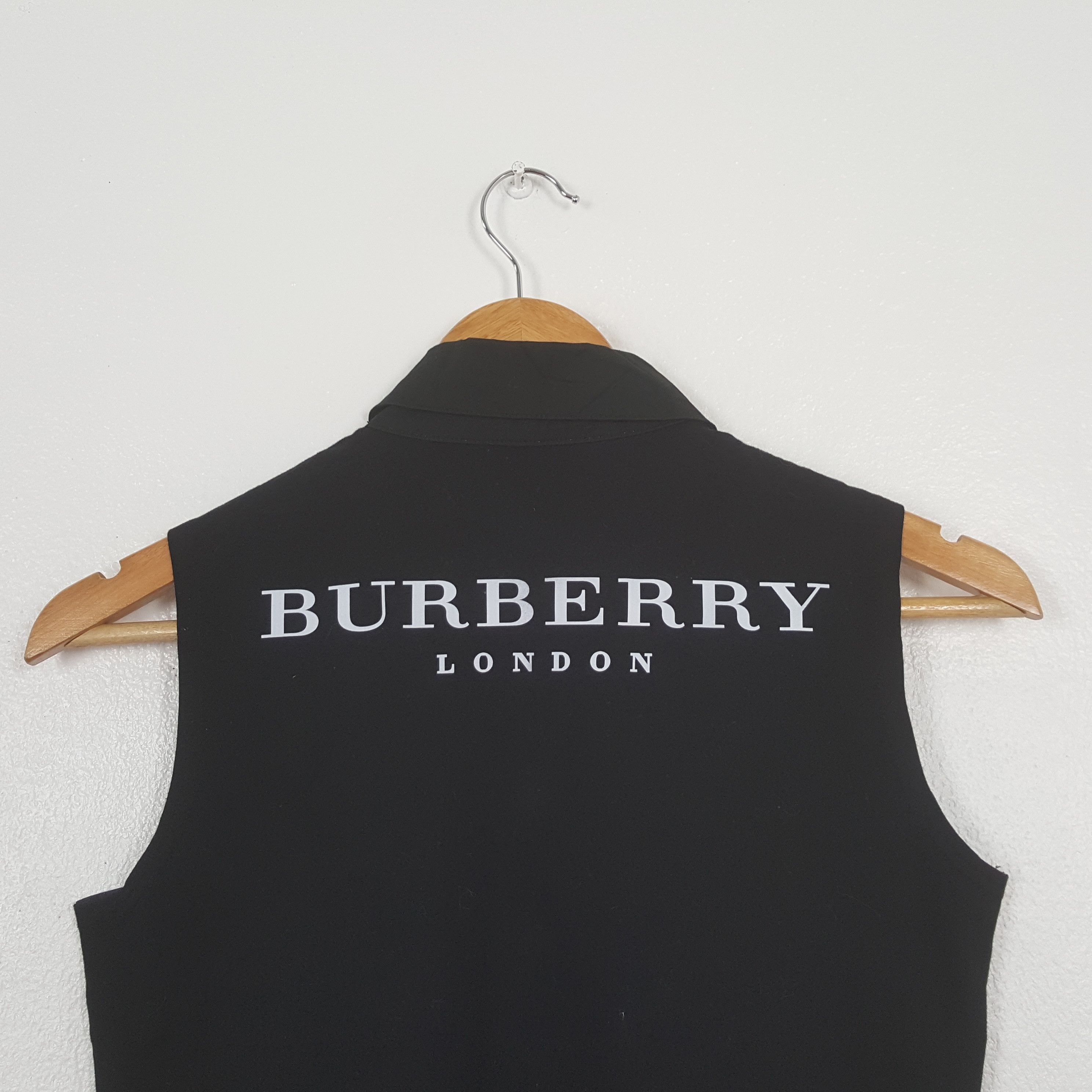 Burberry Vintage Burberry London Fashion Brand Vest C312N73 Size XS / US 0-2 / IT 36-38 - 2 Thumbnail