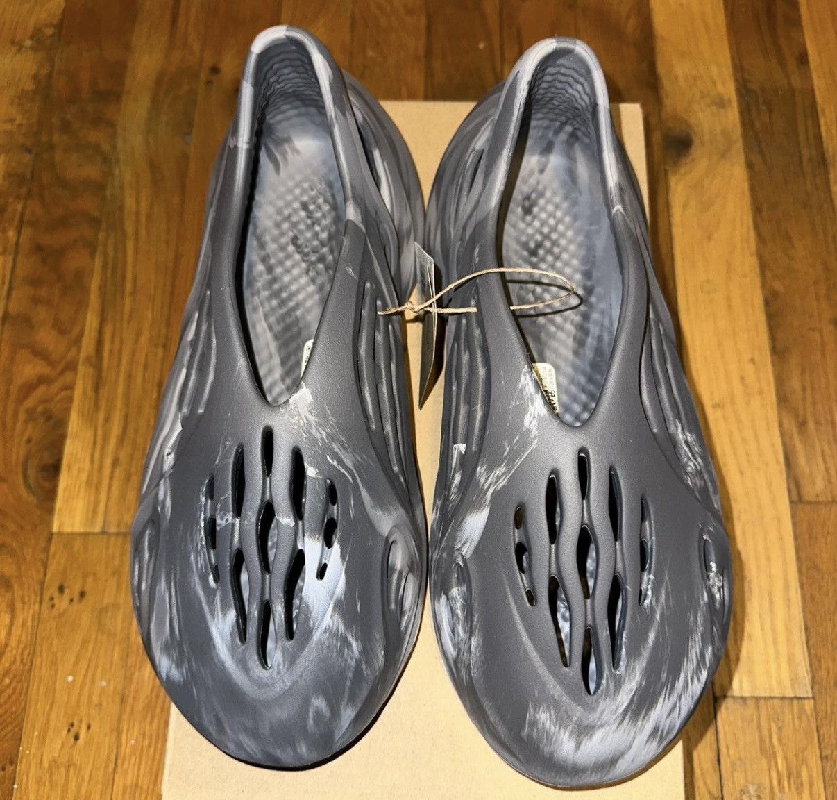 Yeezy Yeezy foamrunners Size US 9 / EU 42 - 1 Thumbnail
