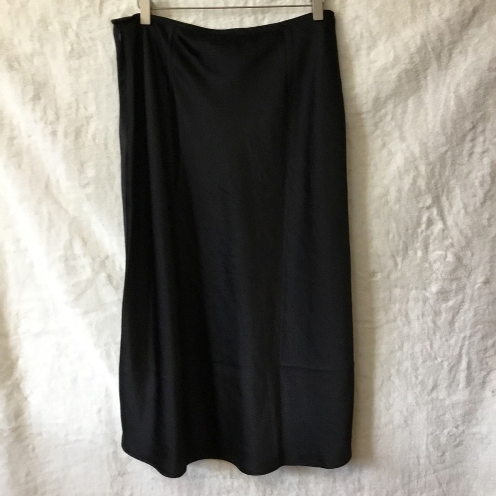 Calvin Klein Calvin Klein Black Satin Maxi Flare Skirt with Side Zipper Size 30" / US 8 / IT 44 - 4 Thumbnail