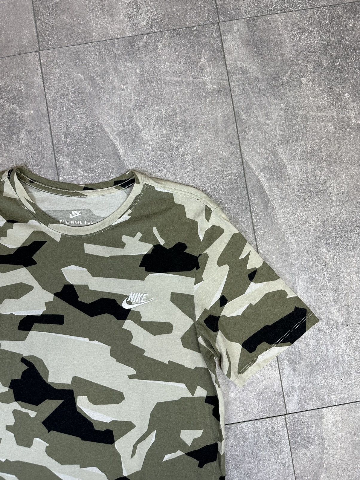 Vintage Men’s vintage Nike camo tee small logo Size US S / EU 44-46 / 1 - 2 Thumbnail