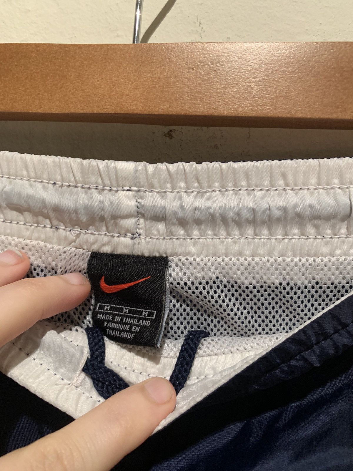 Nike *RARE* Vintage Nike Swoosh Logo Embroidered Shorts / Trunks Size US 36 / EU 52 - 4 Thumbnail