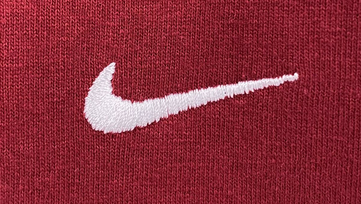 Nike Vintage 90’s Nike Embroidered Swoosh Burgundy T-Shirt Large Size US L / EU 52-54 / 3 - 3 Thumbnail