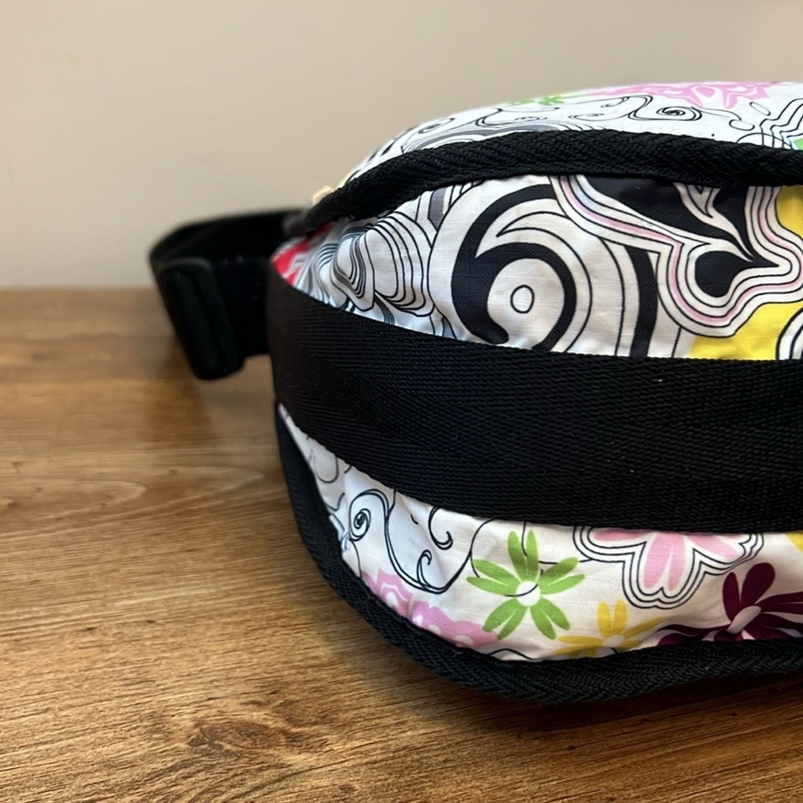 LeSportsac LeSportSac Classic Hobo in Butterfly and Floral Print Size ONE SIZE - 7 Thumbnail
