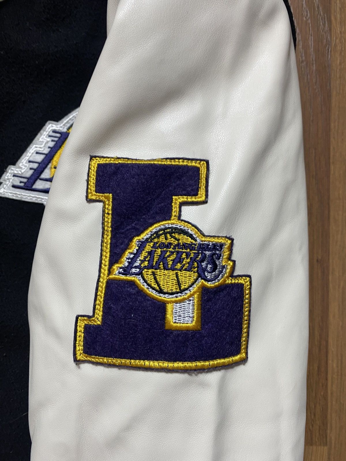 NBA BNWT NBA Los Angeles LA Lakers Varsity Bomber Jacket Size US S / EU 44-46 / 1 - 4 Thumbnail