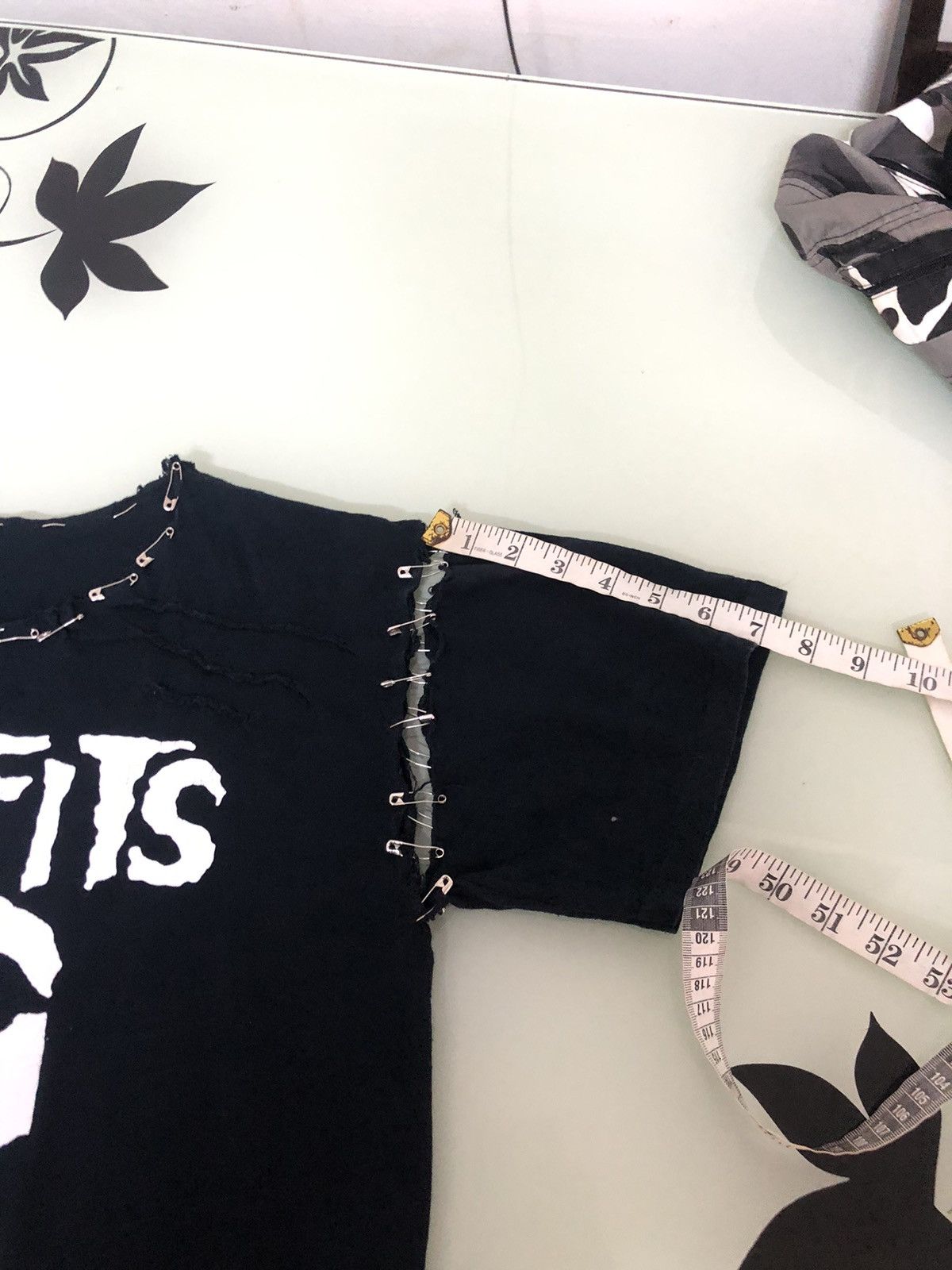 Misfits Rare Vintage Misfits Bondage Punk Distressed Tshirt Size US S / EU 44-46 / 1 - 20 Thumbnail