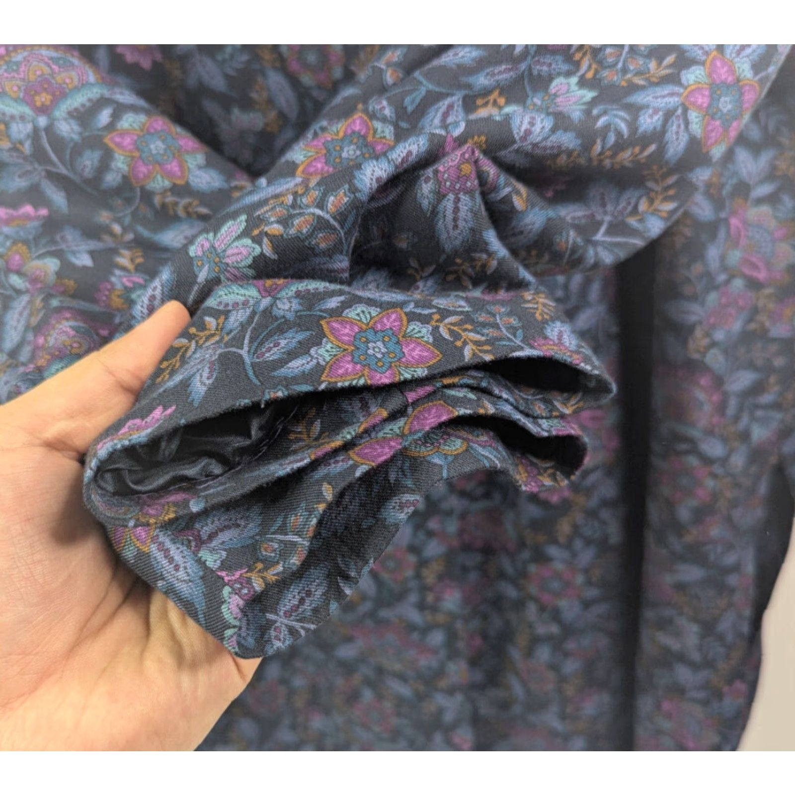 Pendleton VINTAGE Pendleton Plus Women's 20W Navy Floral Button Blouse V-Neck Shirt Rayon Size 3XL / US 20-22 - 3 Thumbnail