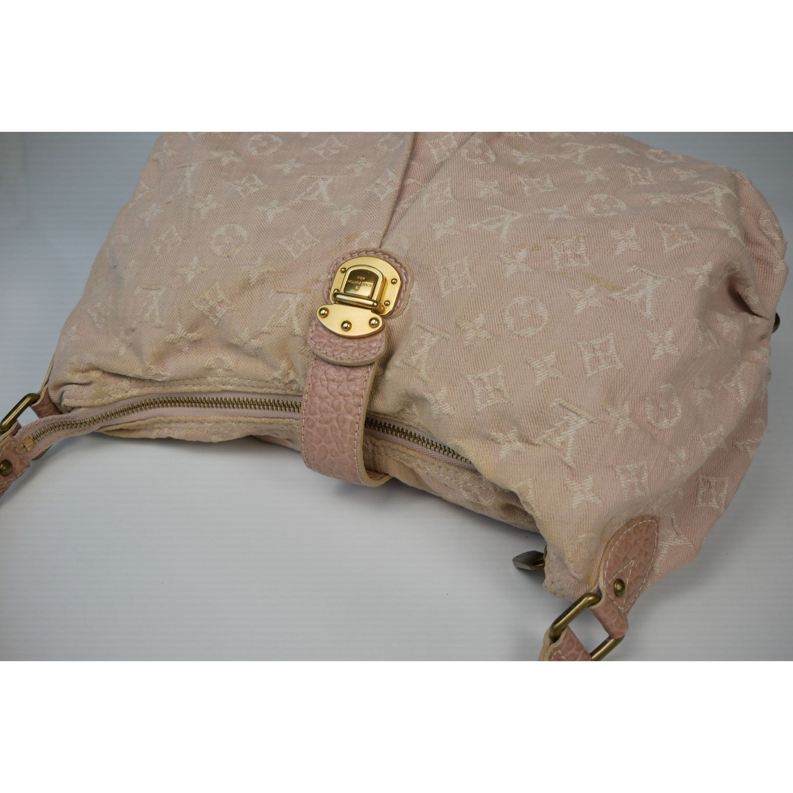 Louis Vuitton Louis Vuitton Rose Denim Monogram Bag Size ONE SIZE - 9 Thumbnail