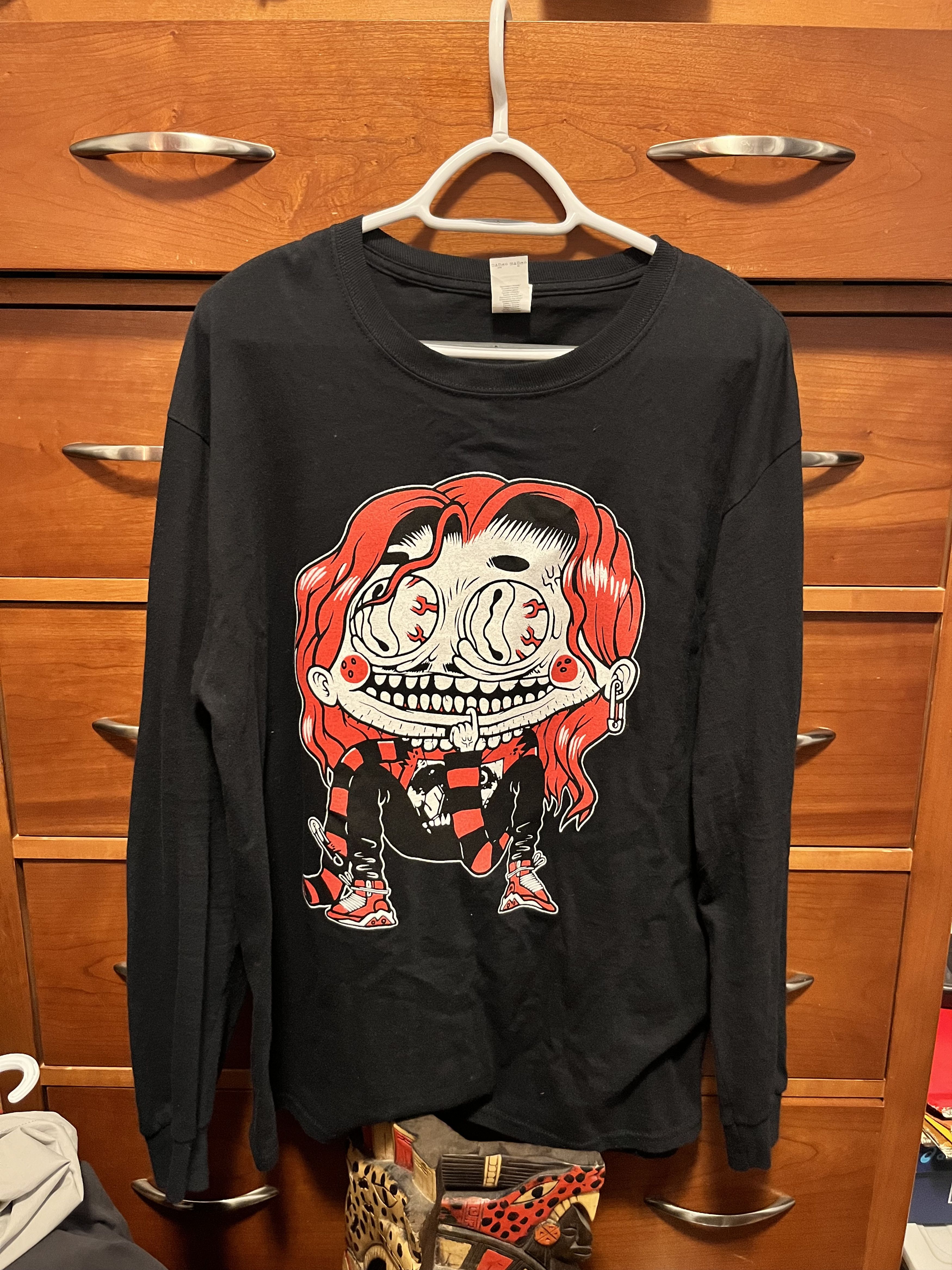 Gildan SMRTDEATH Gilda’s graphic long sleeve tee Size US L / EU 52-54 / 3 - 1 Thumbnail