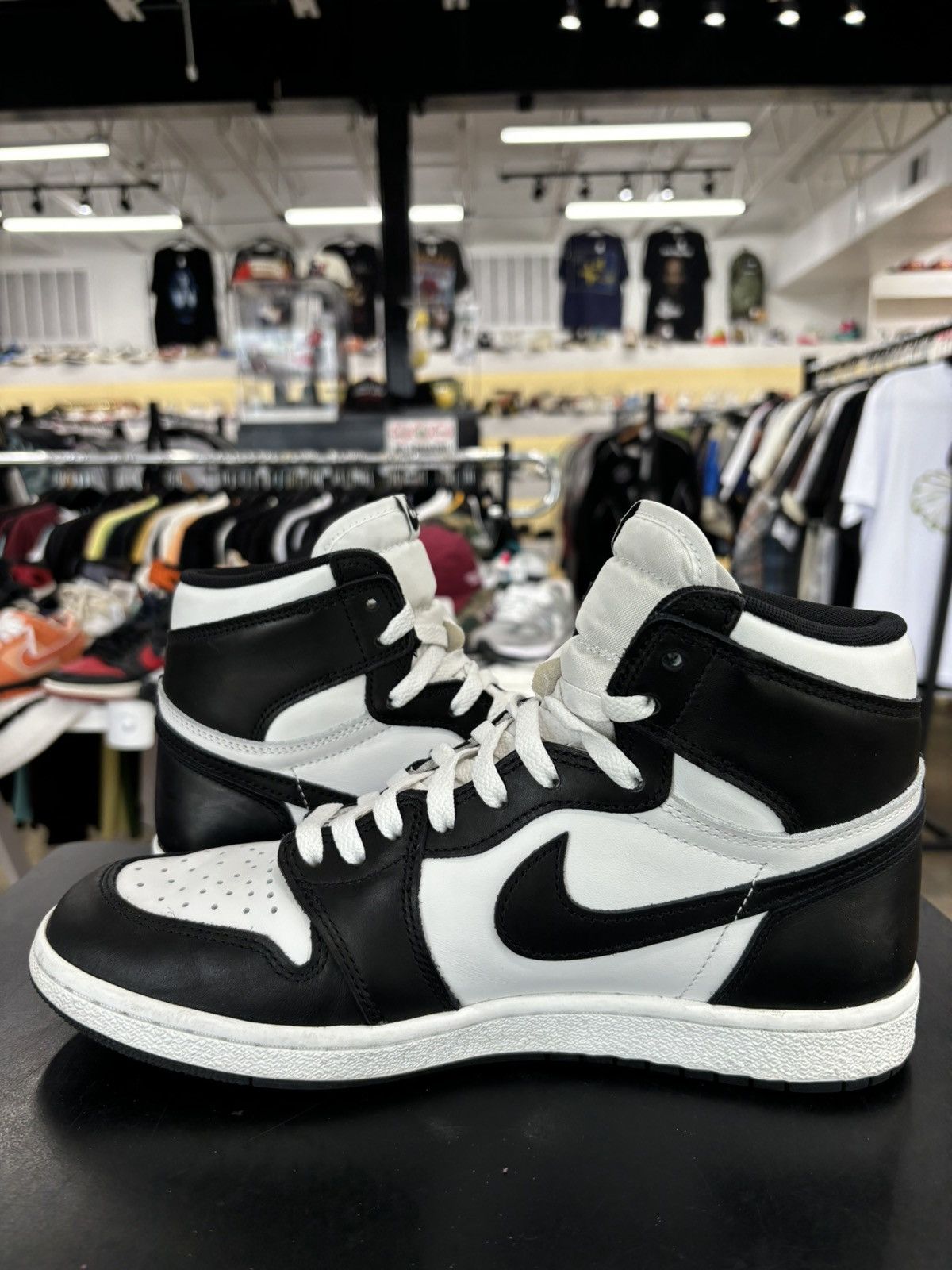 Jordan Brand Air Jordan 1 Black White Sz. 9 (2023) Size US 9 / EU 42 - 4 Thumbnail