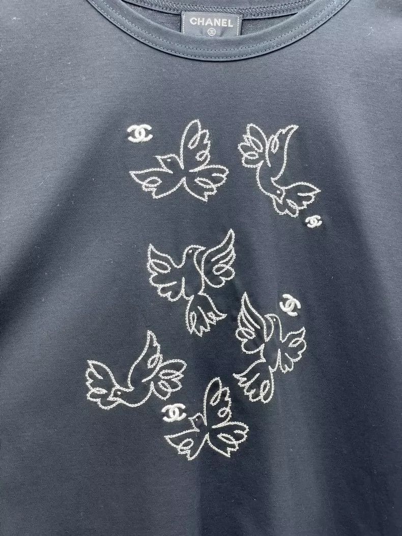 Chanel Chanel Black embroidered peace pigeon short-sleeved T-shirt Size XS / US 0-2 / IT 36-38 - 4 Thumbnail