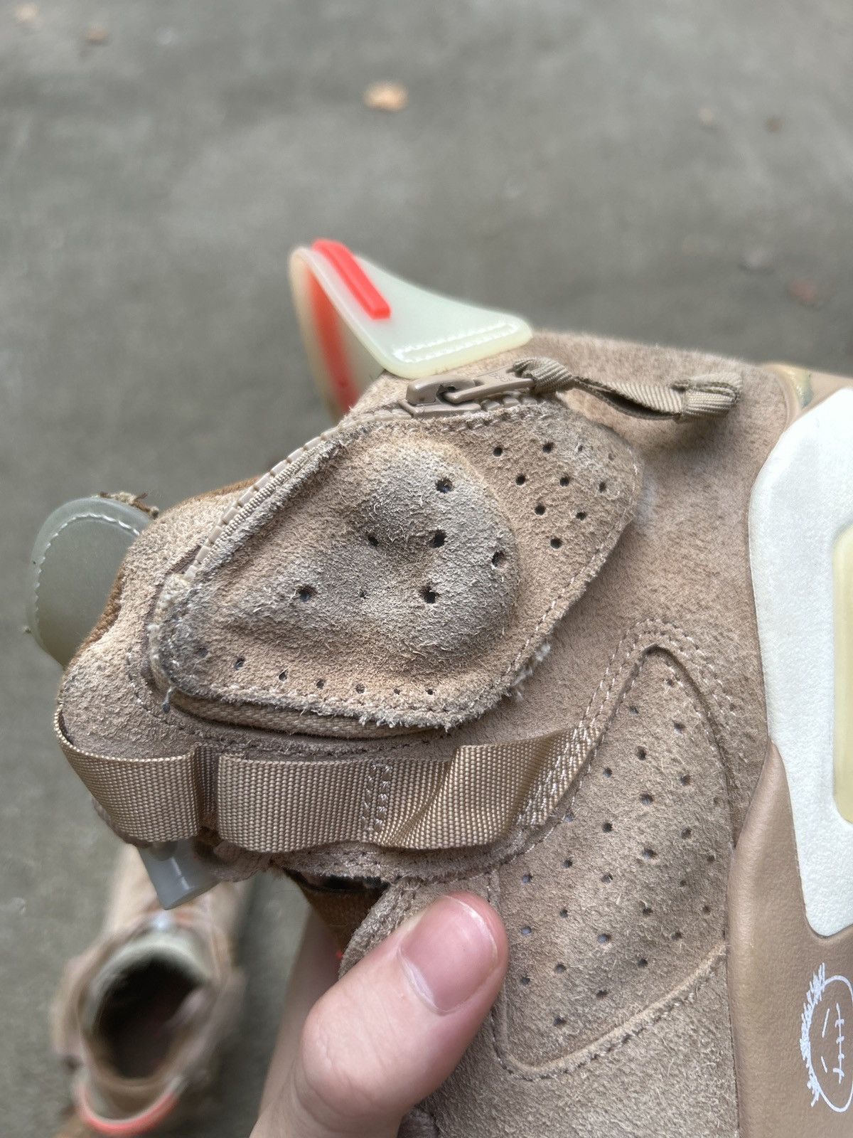 Jordan Brand × Nike × Travis Scott Jordan 6 Retro x Travis Scott Mid British Khaki - Size 9 Size US 9 / EU 42 - 13 Thumbnail