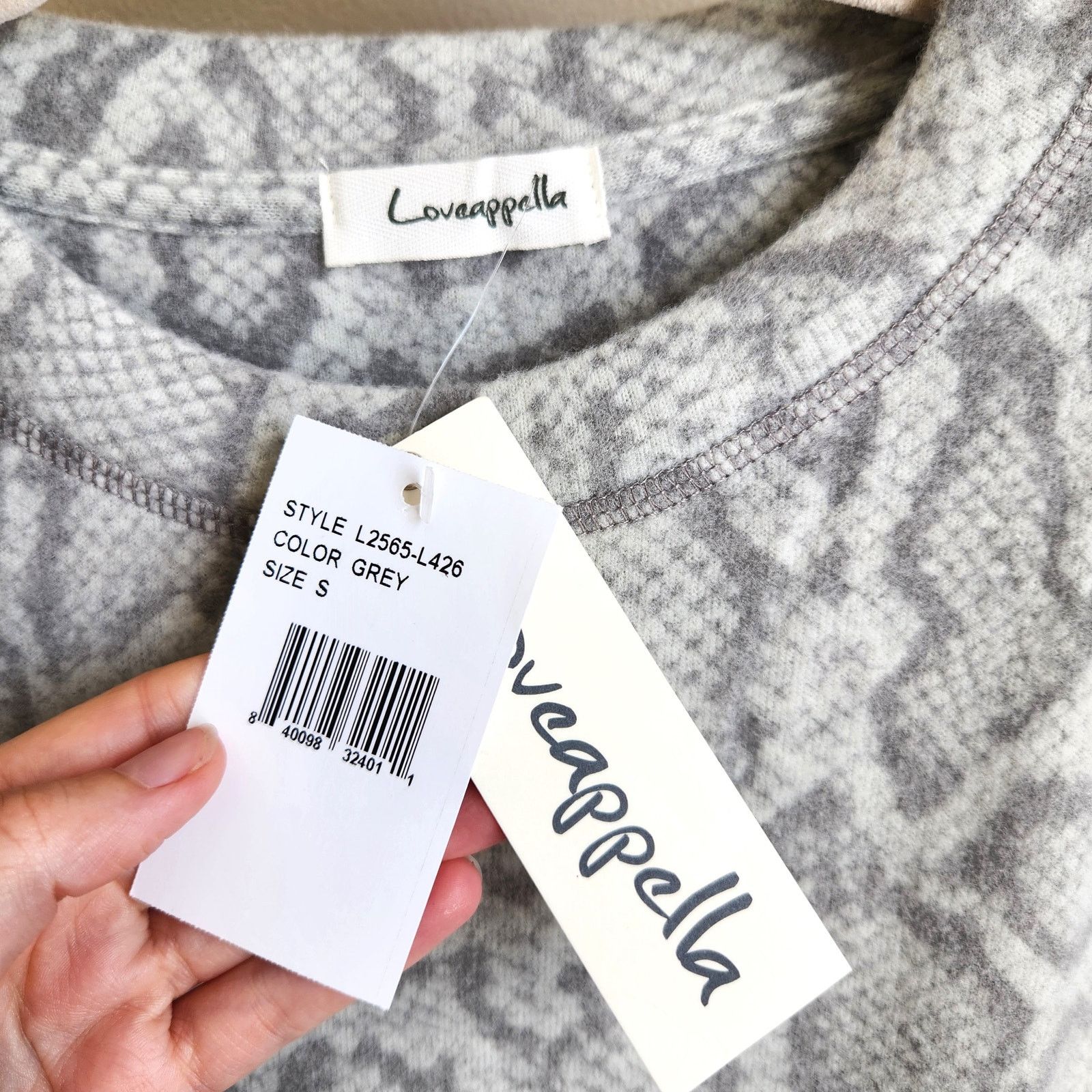 The Unbranded Brand Loveappella Women Gray Snake Print Relaxed Sweater Size S Size S / US 4 / IT 40 - 5 Thumbnail