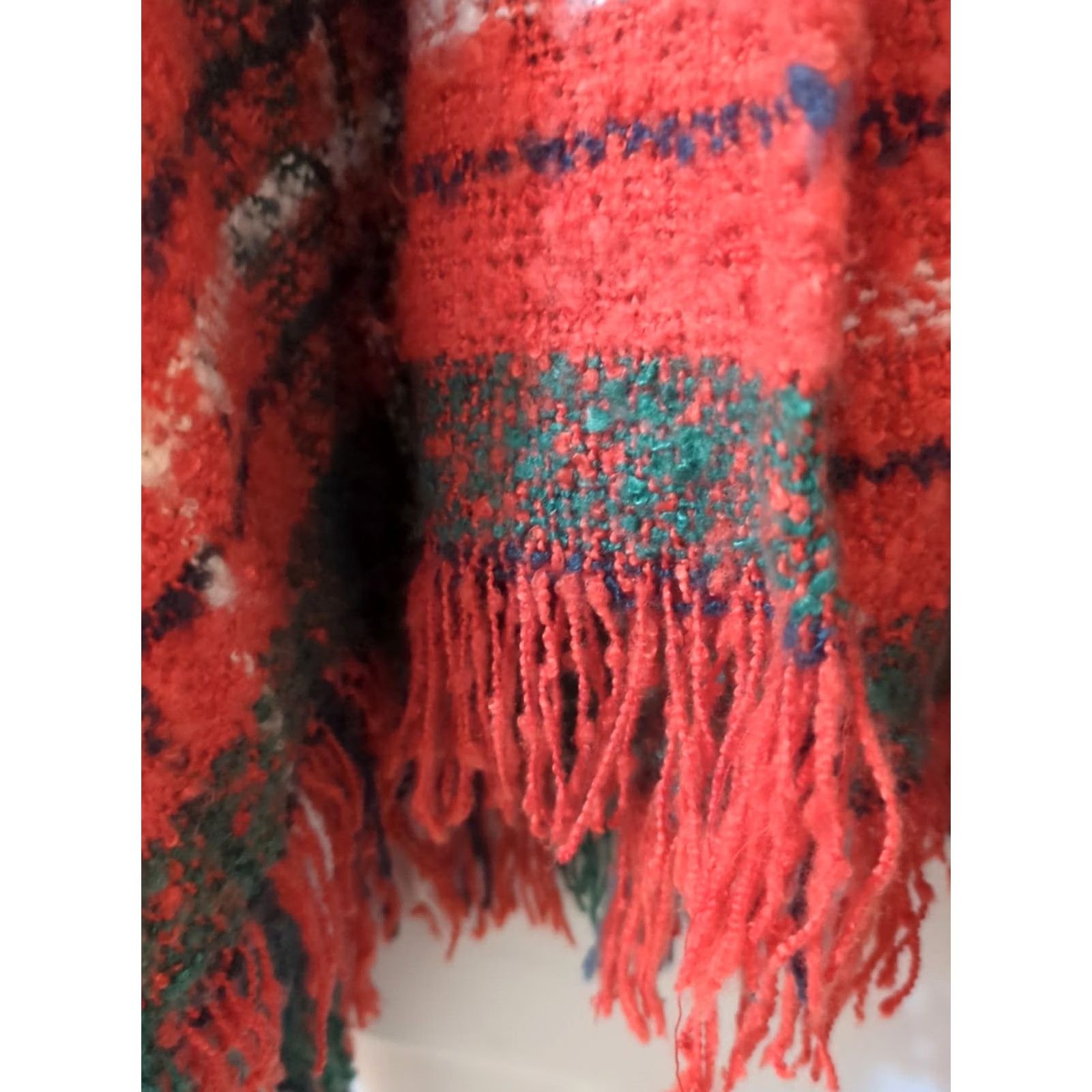 Forever 21 FOREVER 21 Poncho Shirt? Wait, need correct. Actual: "FOREVER 21 Plus Size Sweater Wrap Poncho Fringed Cardigan ONE SIZE" Size ONE SIZE - 5 Thumbnail