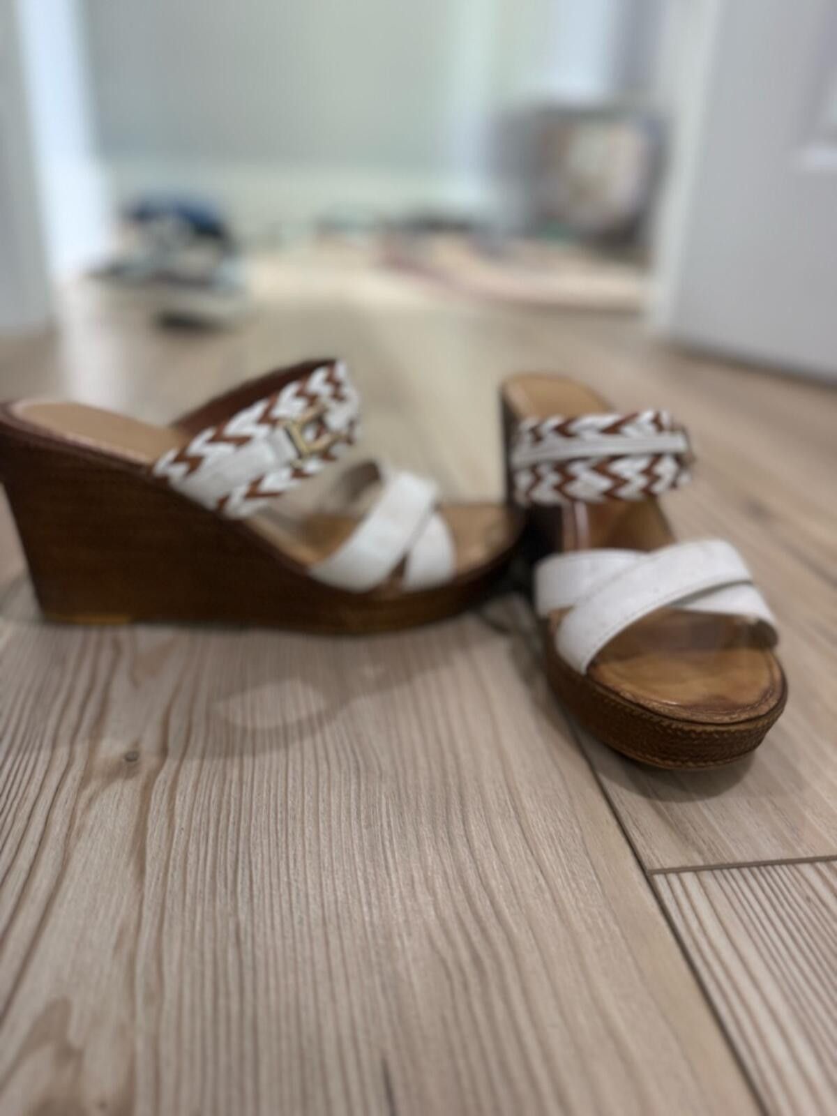 Other Italian Shoemakers White & Brown Woven Leather Wedge Sandals Size US 5 / IT 35 - 5 Thumbnail