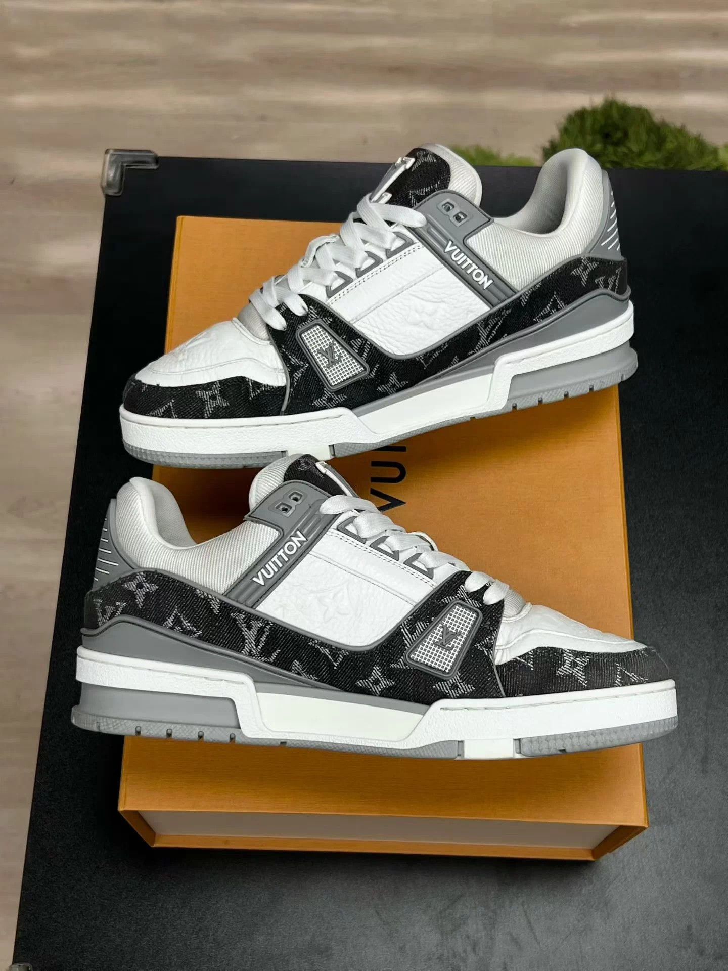 Louis Vuitton LV Trainer Gray White Denim UK6 Size US 7 / EU 40 - 6 Thumbnail