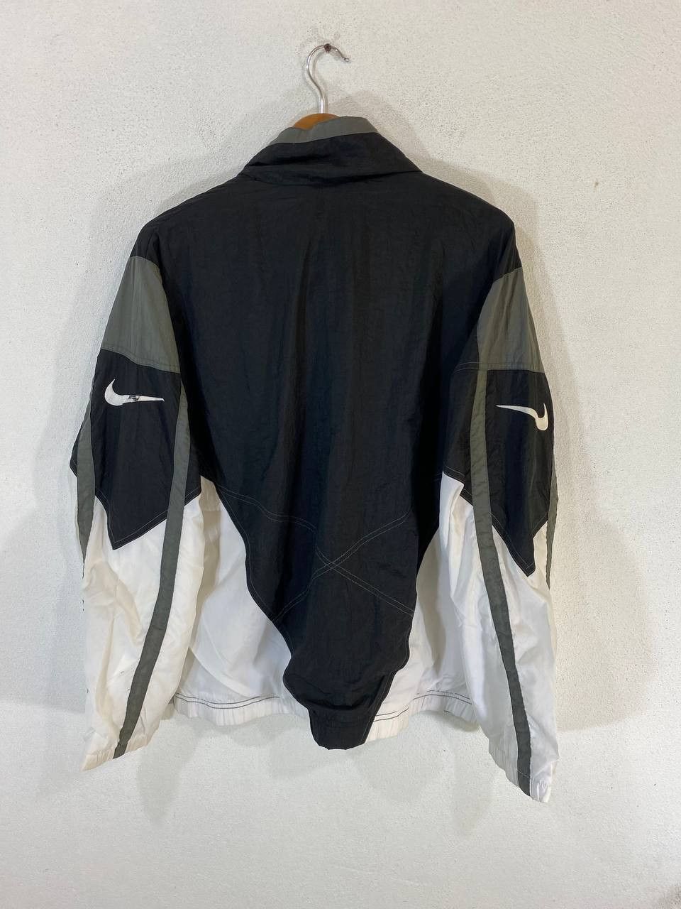 Nike vintage 90s nike light jacket nice design Size US M / EU 48-50 / 2 - 12 Thumbnail