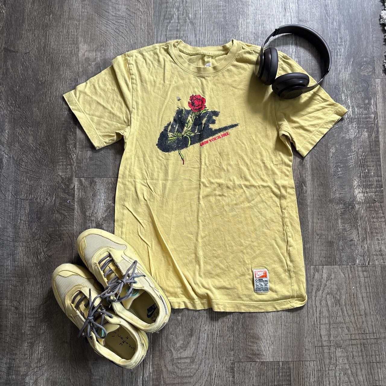 Nike Nike rose tee 🌹 Size US S / EU 44-46 / 1 - 1 Thumbnail