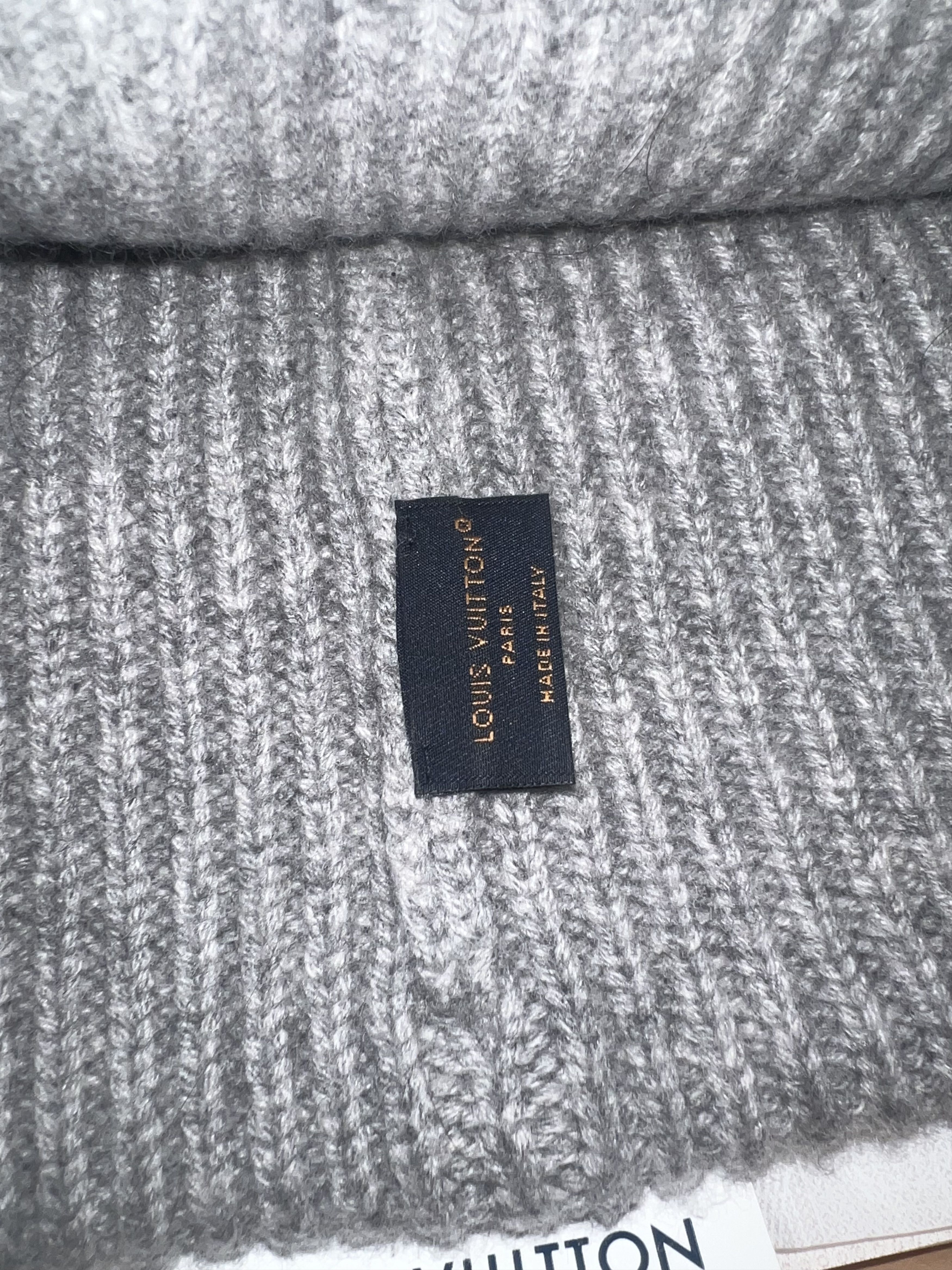 Louis Vuitton Louie Vuitton Ahead Cashmere Beanie Gray Size ONE SIZE - 3 Thumbnail
