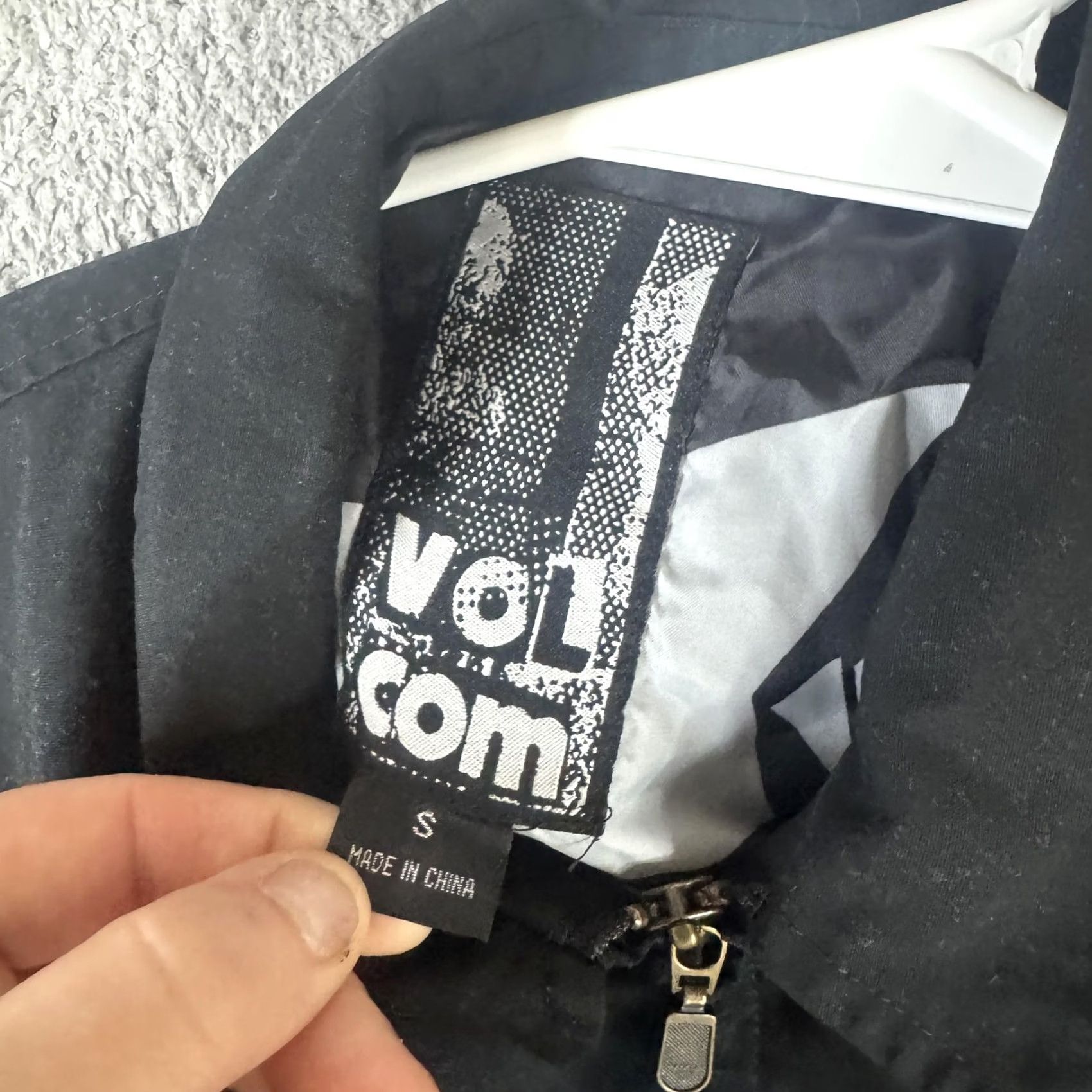 Volcom Volcom Jacket Mens S Black Canvas Windbreaker Full Zip Lined Lightweight Nylon Polyester Outer Shell Casual Spring Slim Fit Size US S / EU 44-46 / 1 - 7 Thumbnail