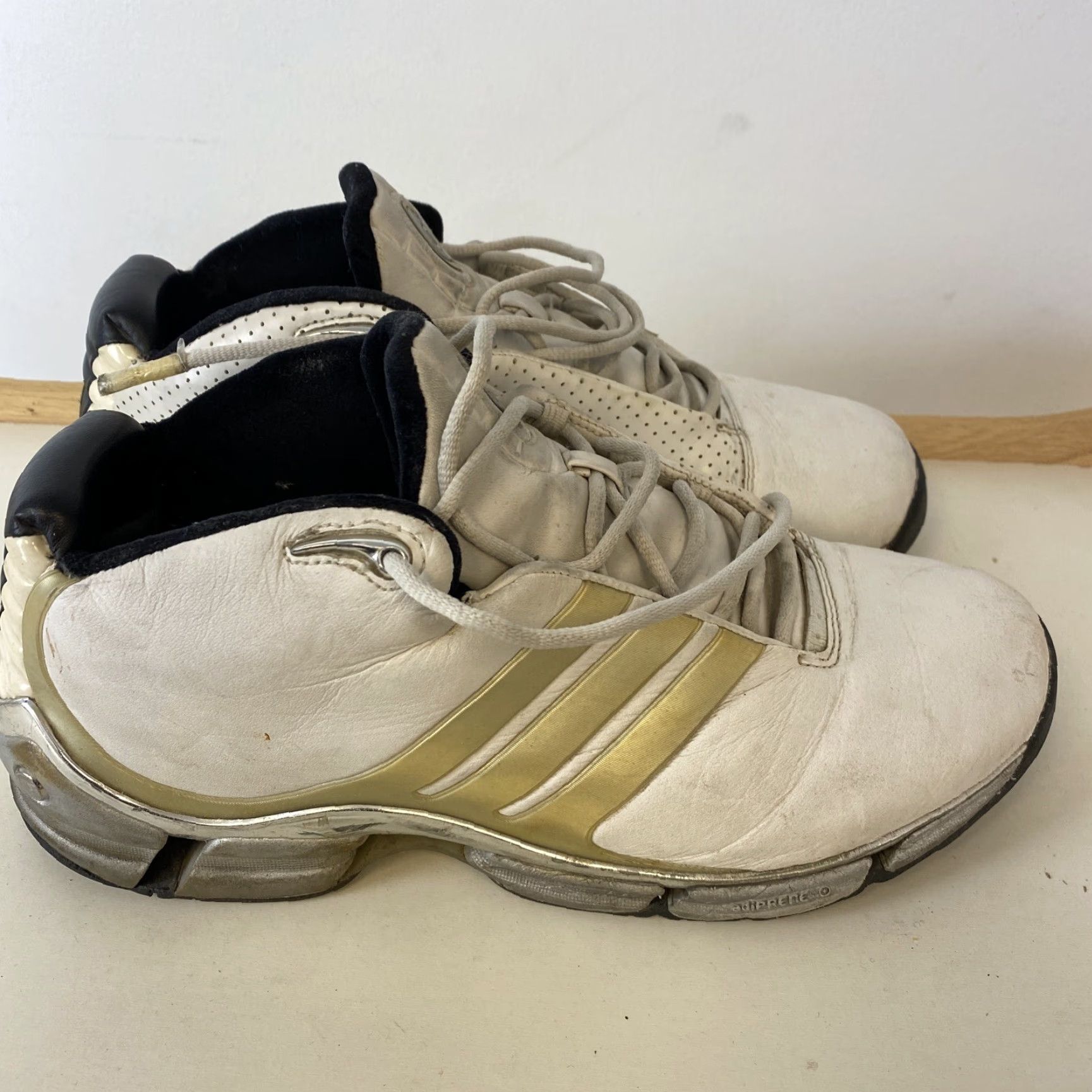 Adidas VINTAGE Adidas a3 Superstar Ultra Size 9 White/Silver Duncan and Garnett S1 Basketball Shoes Men Mid Top Stars Nike? Wait. Size US 9 / EU 42 - 3 Thumbnail