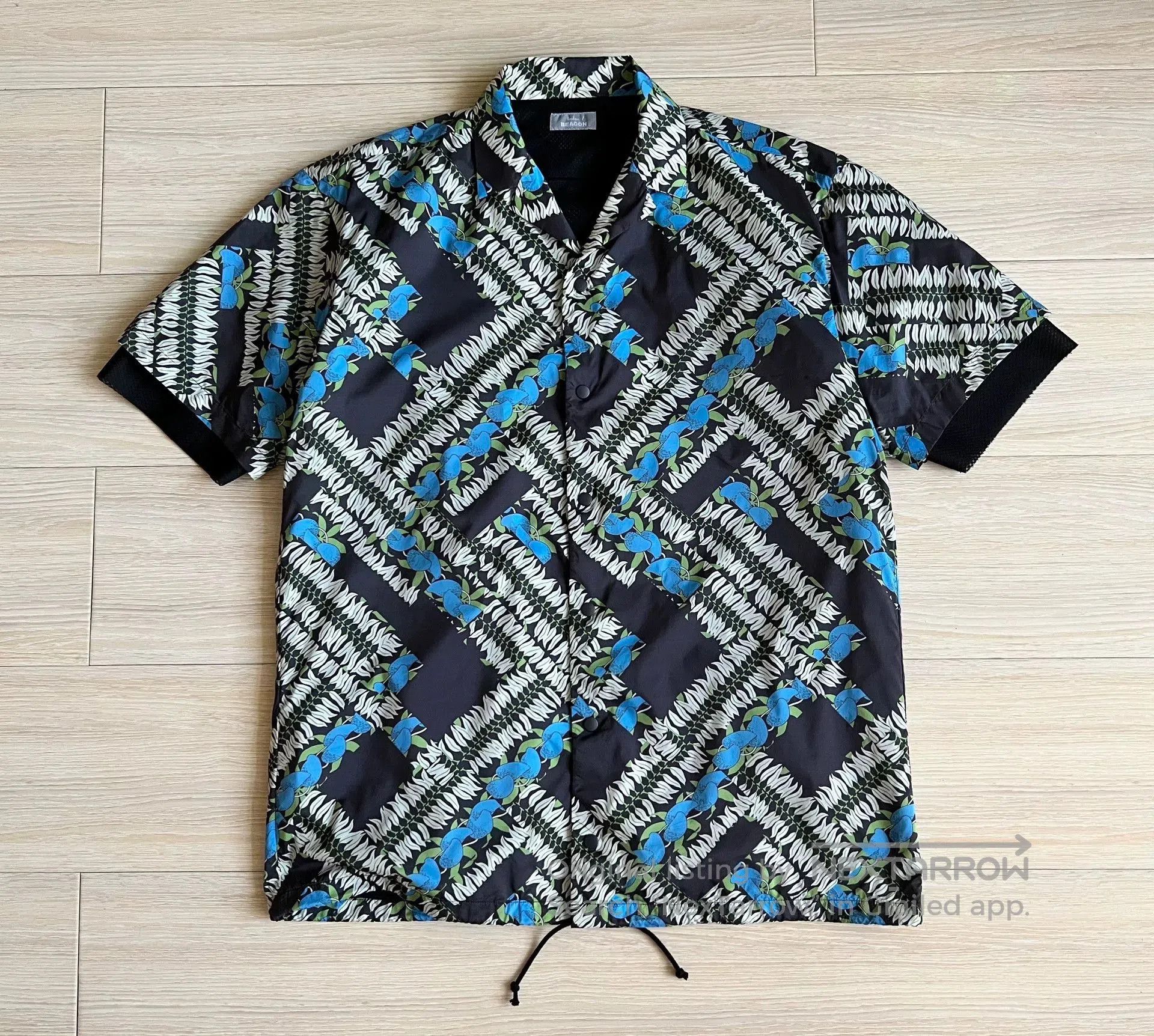 Kolor stylish hawaiian shirt with waterproof design. Size US M / EU 48-50 / 2 - 1 Thumbnail