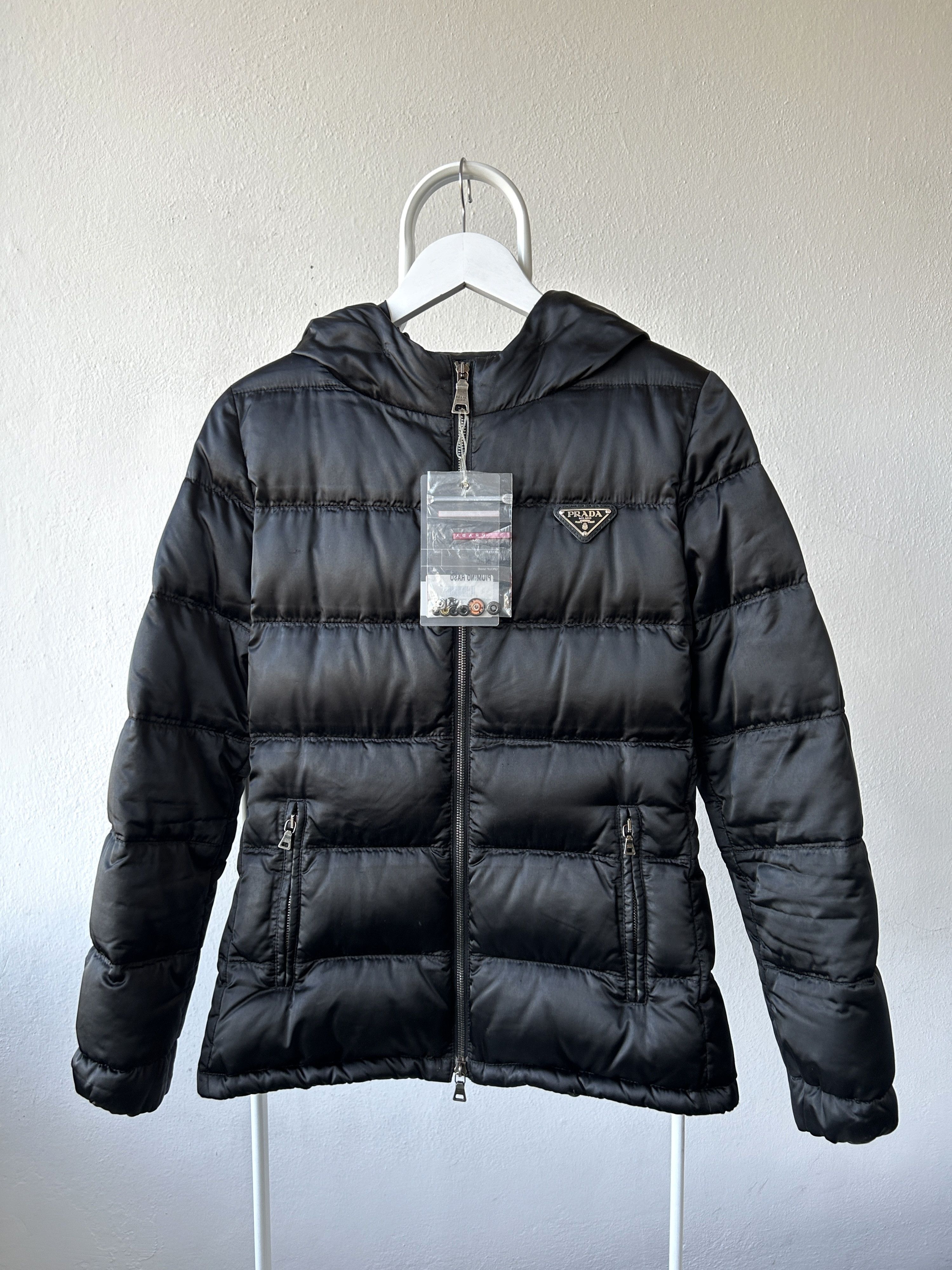 Prada AW2010 Prada sport triangle logo puffer jacket Size S / US 4 / IT 40 - 1 Thumbnail