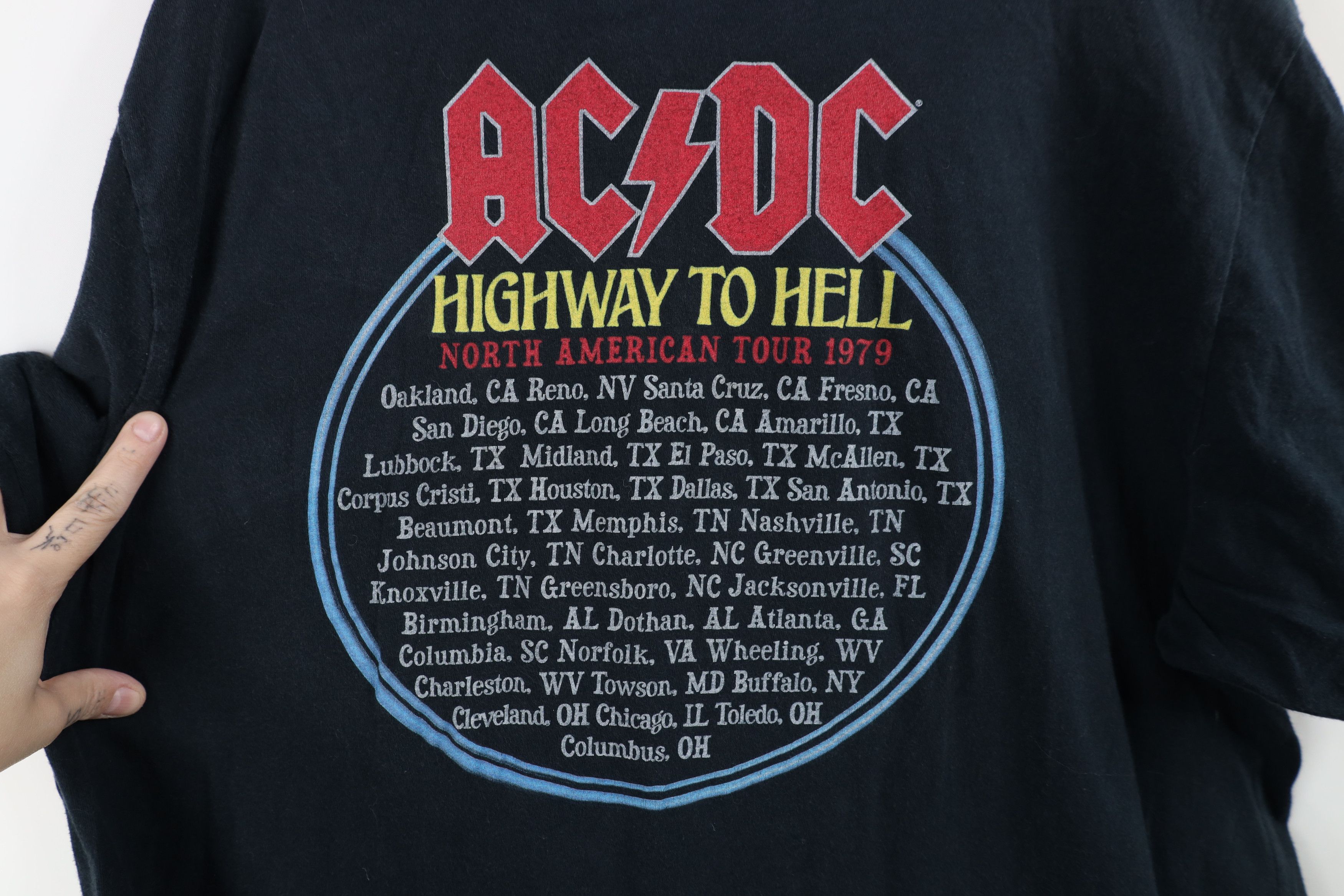 Vintage Vintage Y2K 2005 1979 Highway to Hell Tour ACDC Band T-SHirt Size US L / EU 52-54 / 3 - 12 Thumbnail