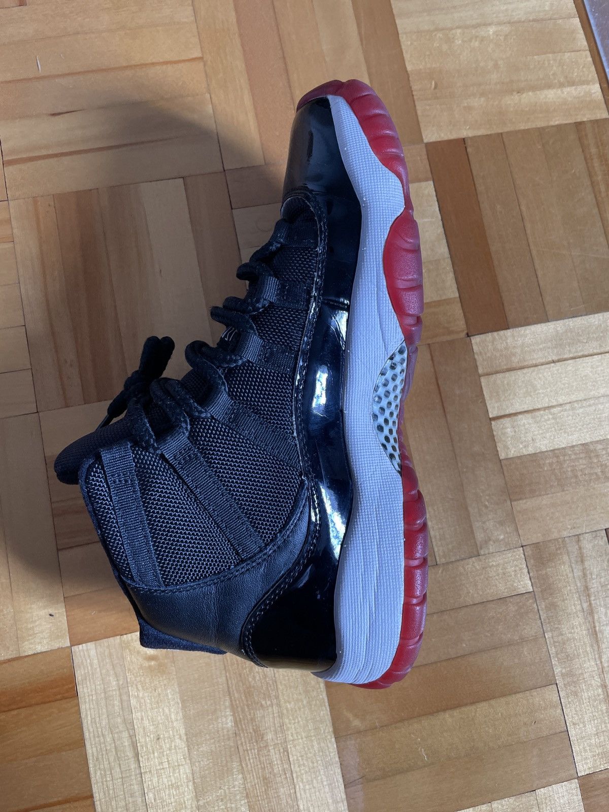 Nike Jordan 11 Bred (2019 GS) Size US 7 / EU 40 - 5 Thumbnail