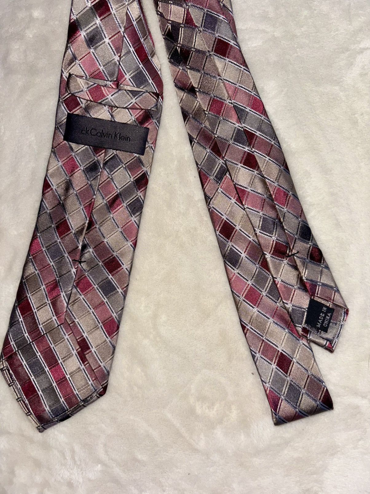 Calvin Klein CALVIN KLEIN 100% Silk Tie - EUC Size ONE SIZE - 2 Thumbnail