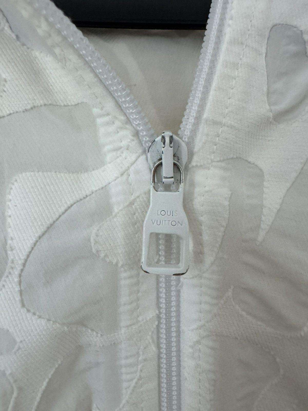 Louis Vuitton Louis Vuitton White Spellout Windbreaker Jacket – Size L Size US L / EU 52-54 / 3 - 7 Thumbnail