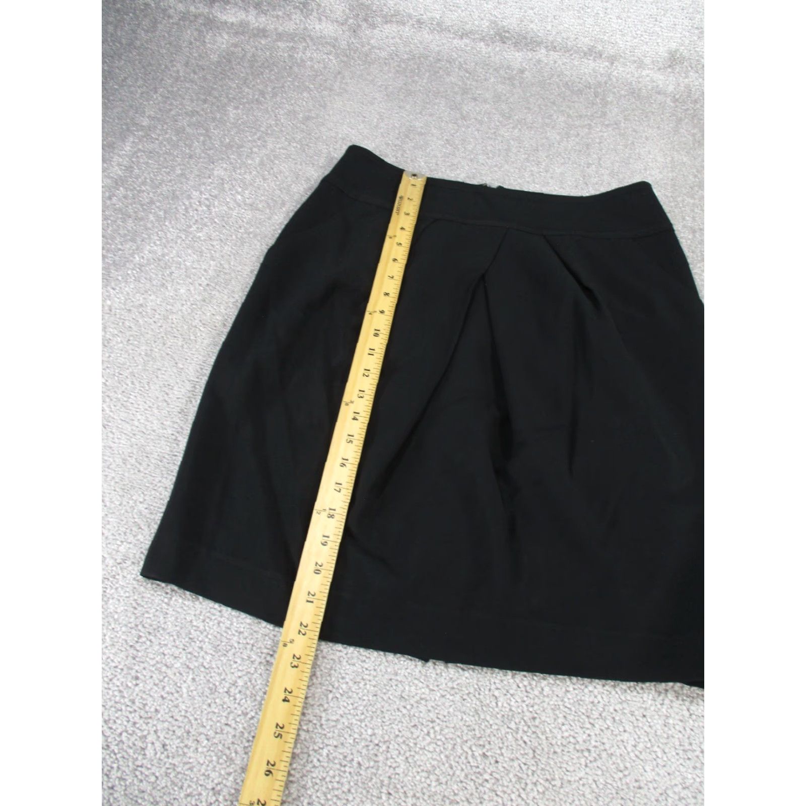 St. John VINTAGE St. John Women's Skirt Size 8 Black Pleated Knee Length Pencil Style Casual Professional Size 30" / US 8 / IT 44 - 2 Thumbnail