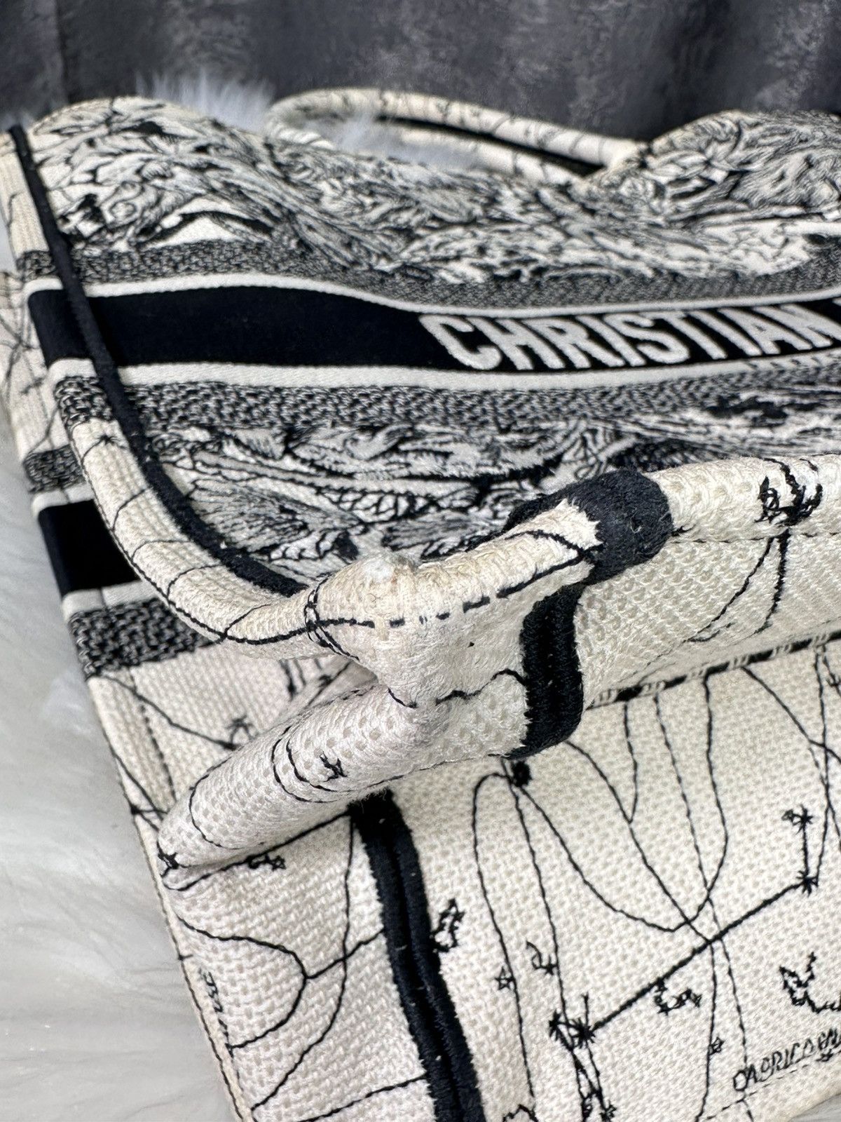 Dior Christian Dior Book Tote Bag Size ONE SIZE - 8 Thumbnail