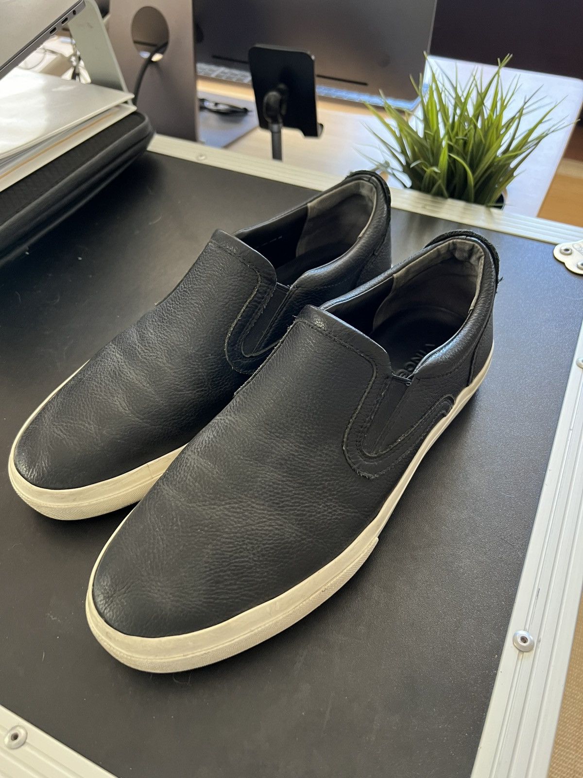 Vince Vince Fairfax Slip-on in Leather (Black) Size US 10 / EU 43 - 1 Thumbnail