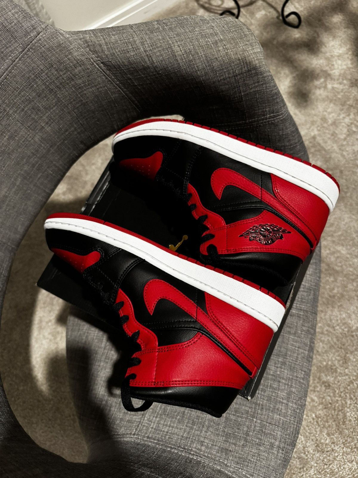 Jordan Brand Air Jordan 1 Mid Size US 9 / EU 42 - 4 Thumbnail