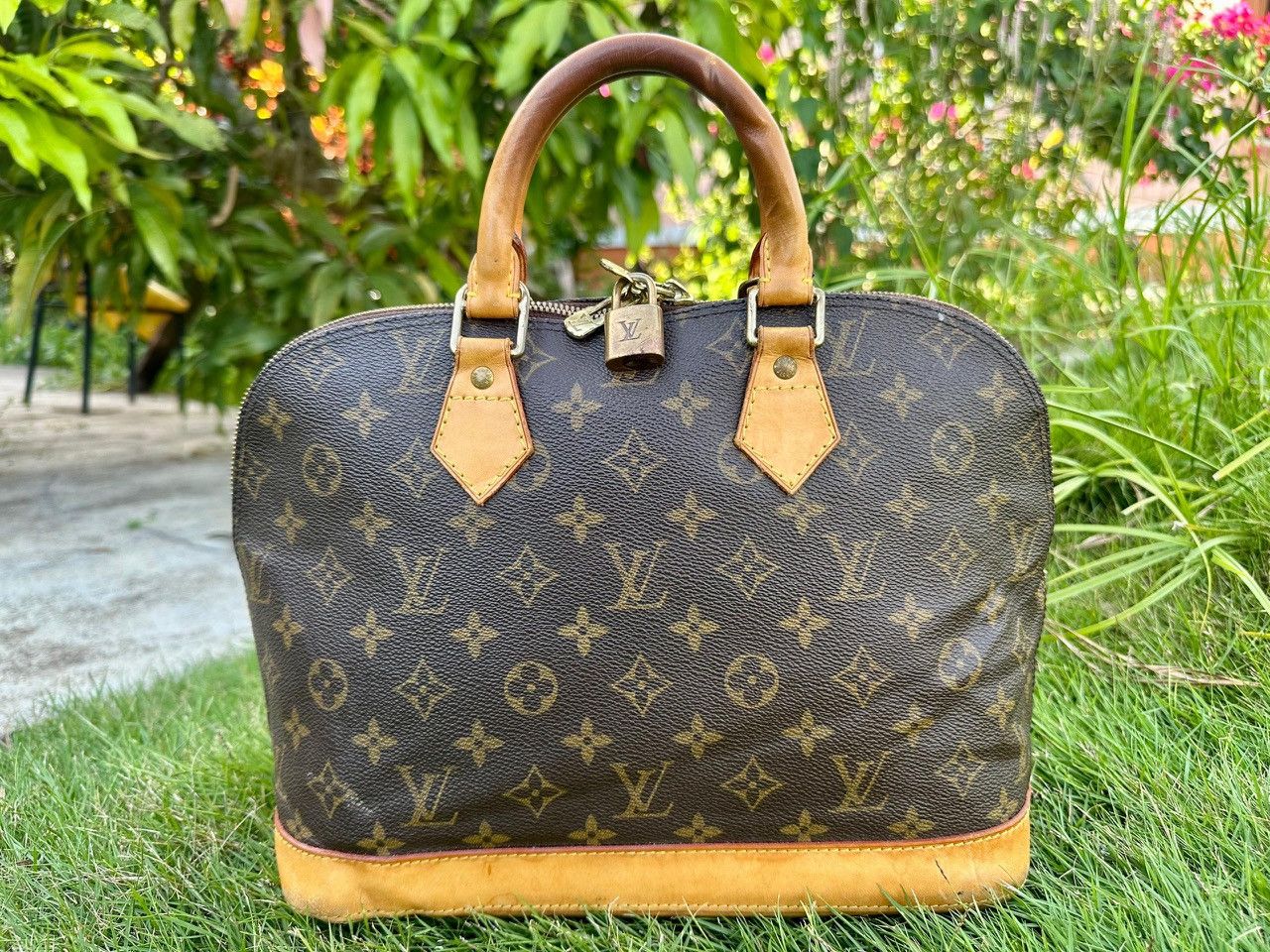 Louis Vuitton Authentic Louis Vuitton Monogram Canvas Alma PM Bag Size ONE SIZE - 1 Thumbnail