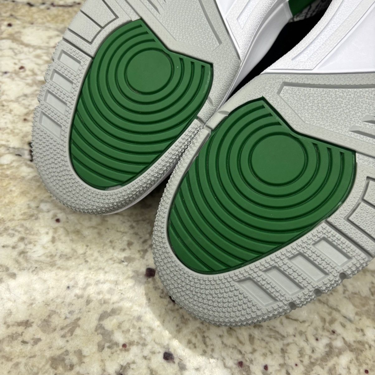 Jordan Brand Size 8 - Jordan 3 Retro Pine Green CLEAN No Box Size US 8 / EU 41 - 12 Thumbnail