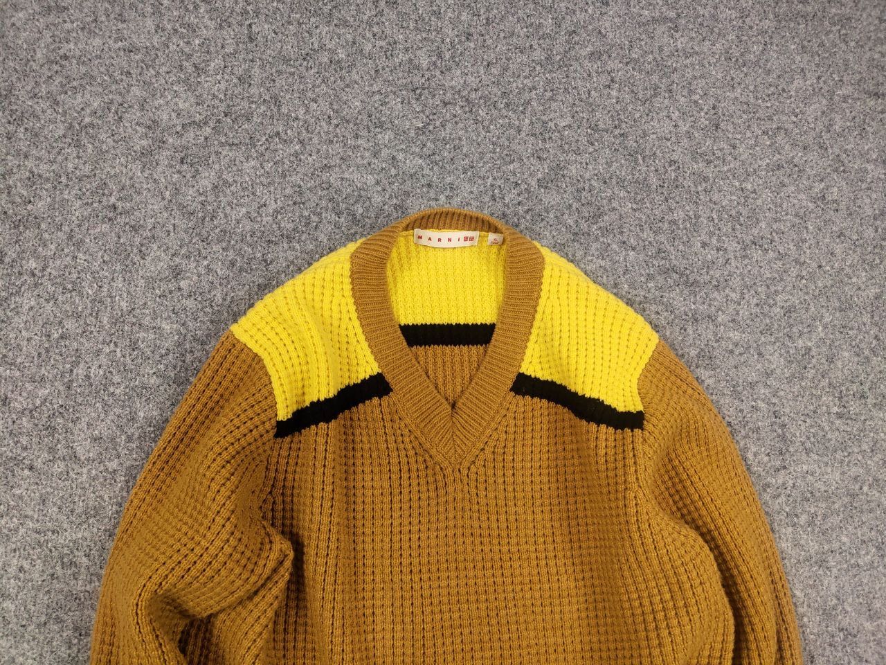 Marni Marni x Uniqlo Designer FW22 Knitted Vneck Cropped Sweater Size XL / US 12-14 / IT 48-50 - 1 Thumbnail