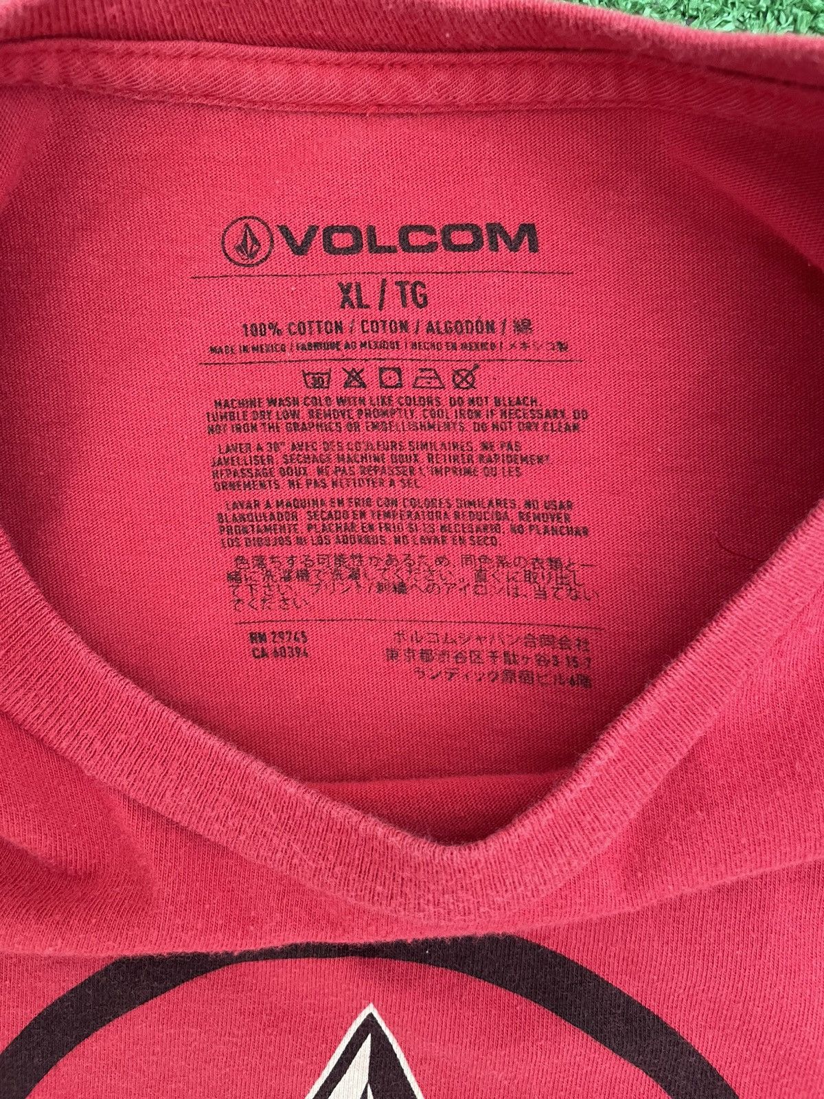 Volcom Vintage Y2K Volcom Emblem T Shirt Size XL Size US XL / EU 56 / 4 - 3 Thumbnail