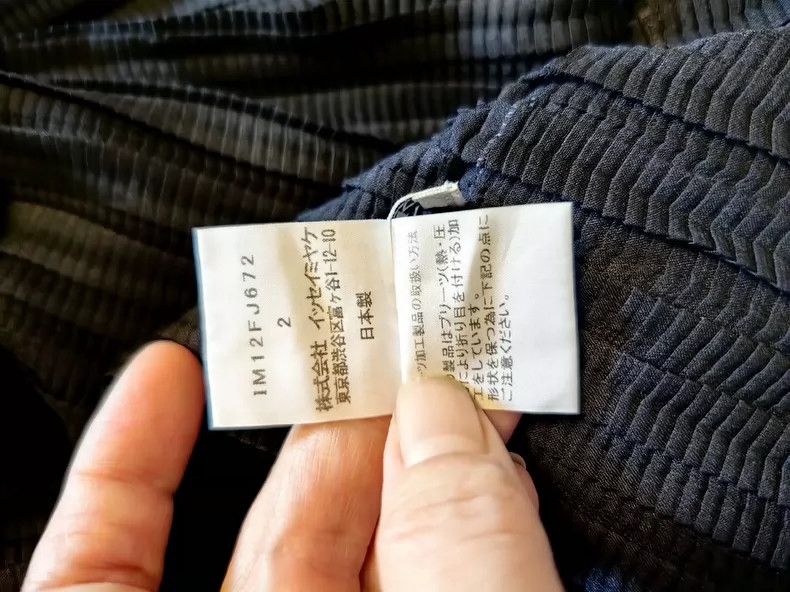 Issey Miyake Issey Miyake Black pleated short-sleeved shirt Size M / US 6-8 / IT 42-44 - 7 Thumbnail