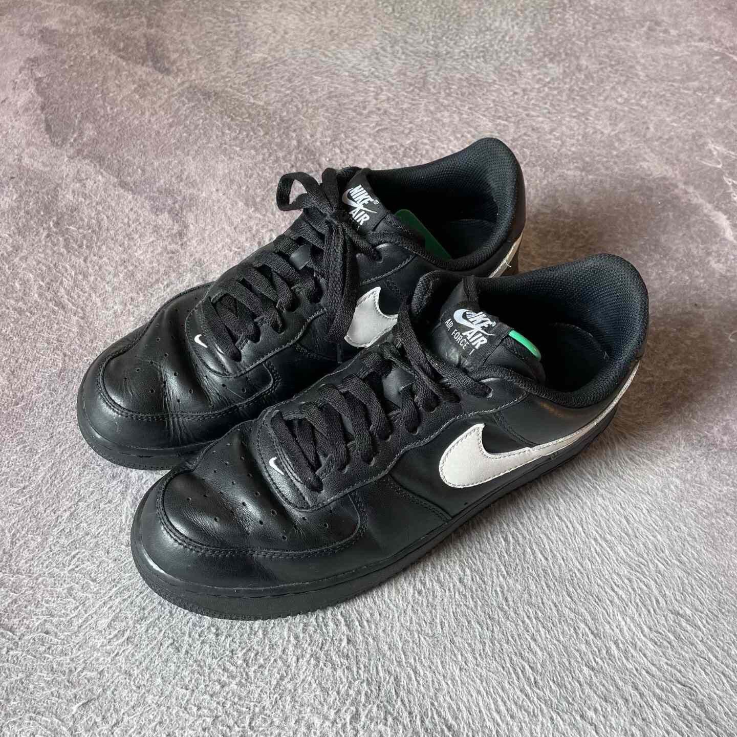 Yeezy Yeezy Black Lowtop Sneakers 44.5 Men Size US 11 / EU 44 - 1 Thumbnail