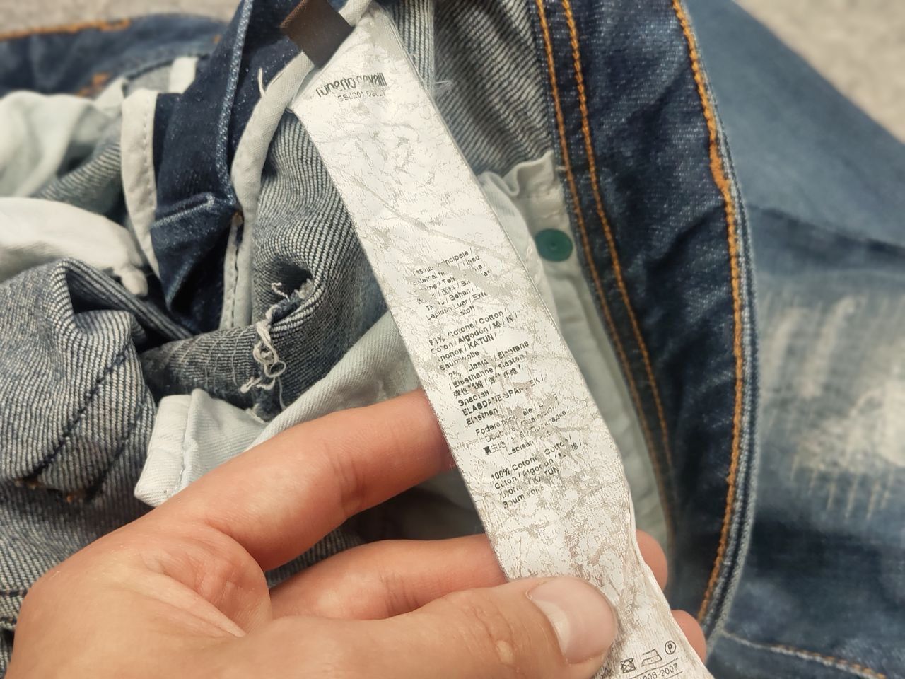Roberto Cavalli Vintage Roberto Cavalli Design Logo Distressed Denim Jeans Size 42" / US 20 - 18 Thumbnail