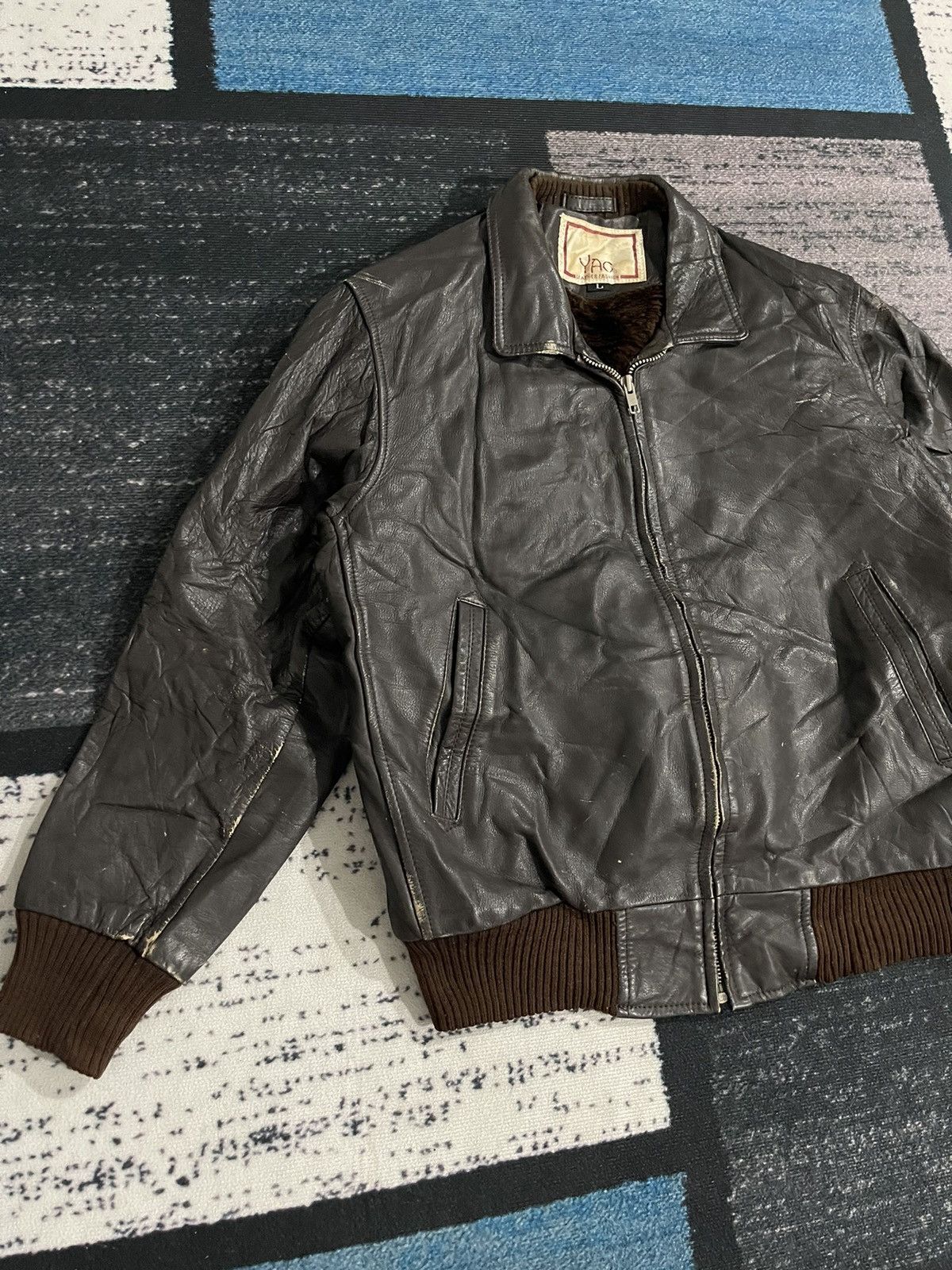 Vintage Vintage Yac Cow Leather Bomber Jacket Size US L / EU 52-54 / 3 - 4 Thumbnail
