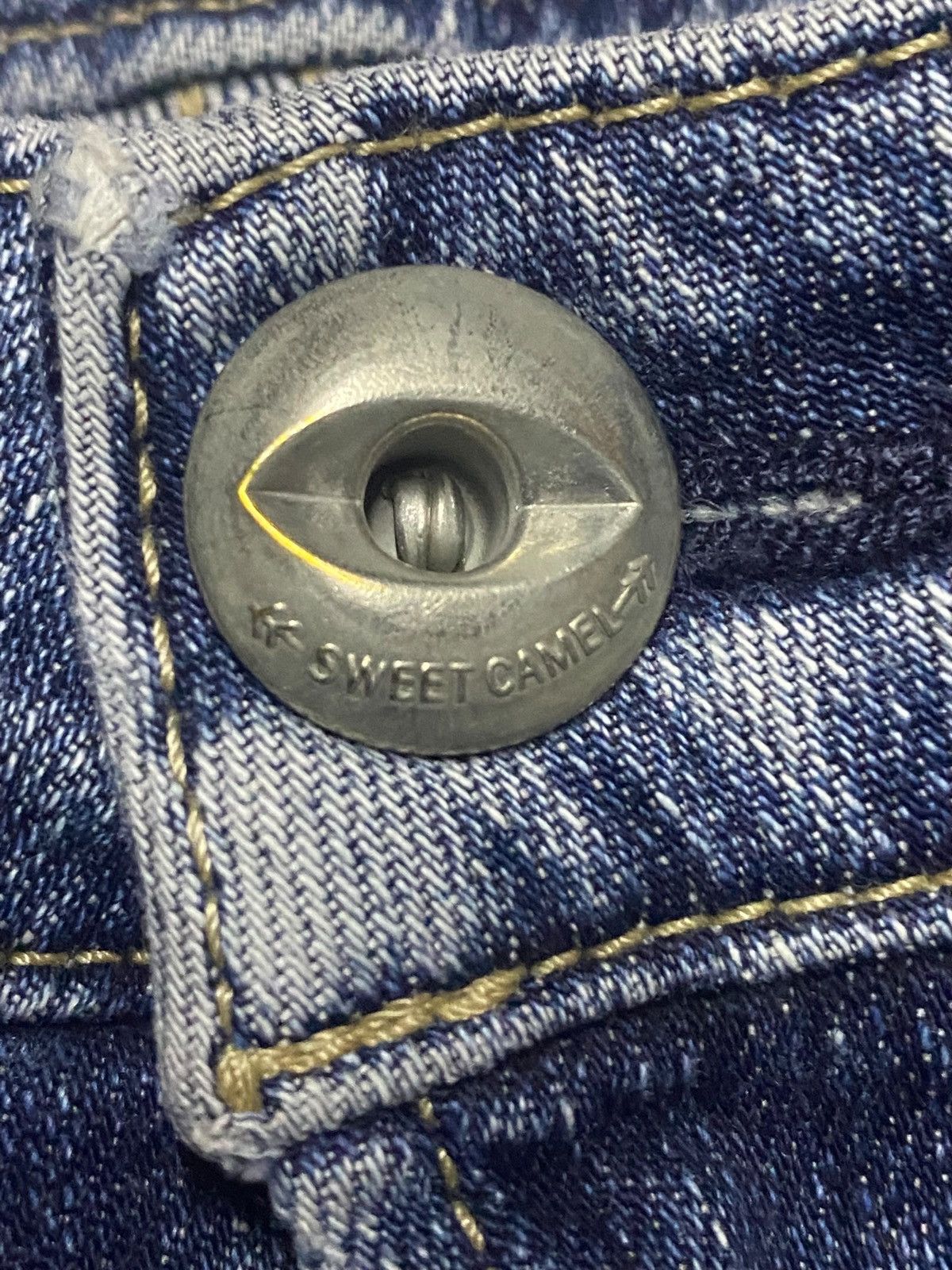 Japanese Brand Vtg Sweet Camel Faded Wash Buckle Back Eye Button Slim Fit Size US 28 / EU 44 - 8 Thumbnail