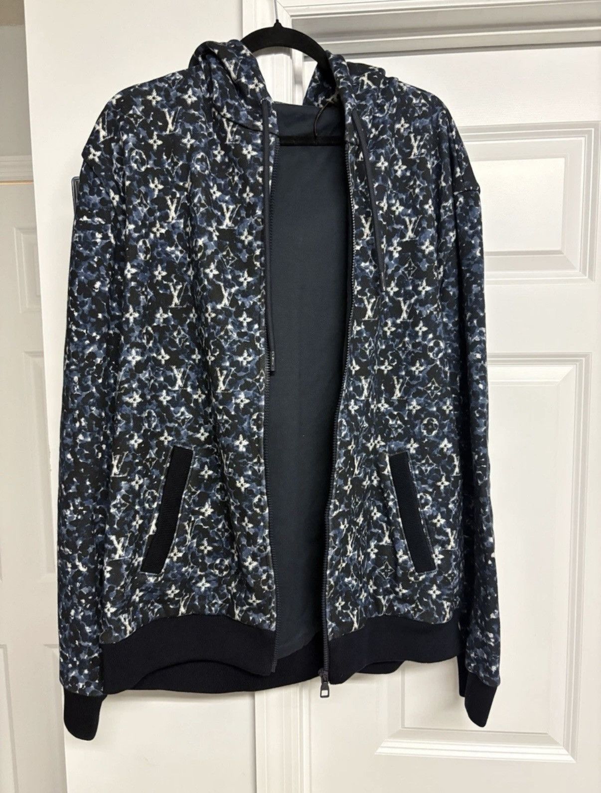 Louis Vuitton Louis Vuitton Sweatshirt/Hoodie Size US XL / EU 56 / 4 - 1 Thumbnail