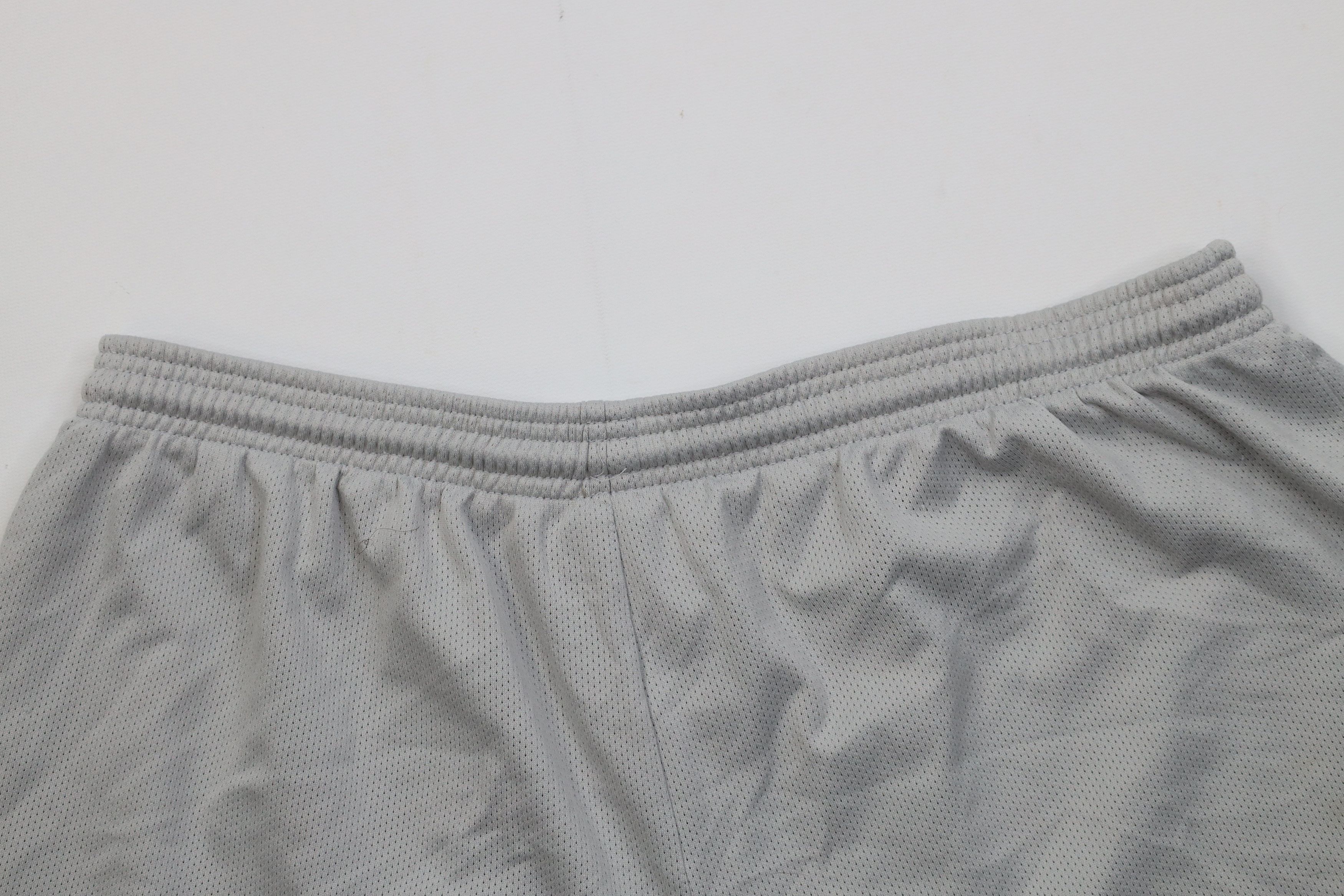 Reebok Vintage 90s Y2K Reebok Logo Above Knee Mesh Shorts Gray 4" Size US 34 / EU 50 - 9 Thumbnail